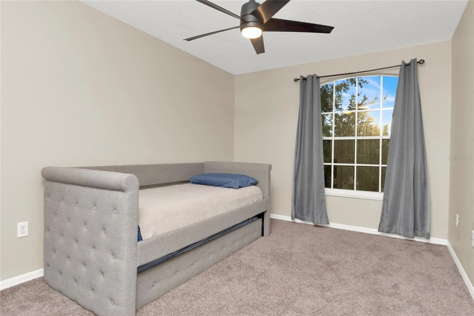100 THORNBURY LN