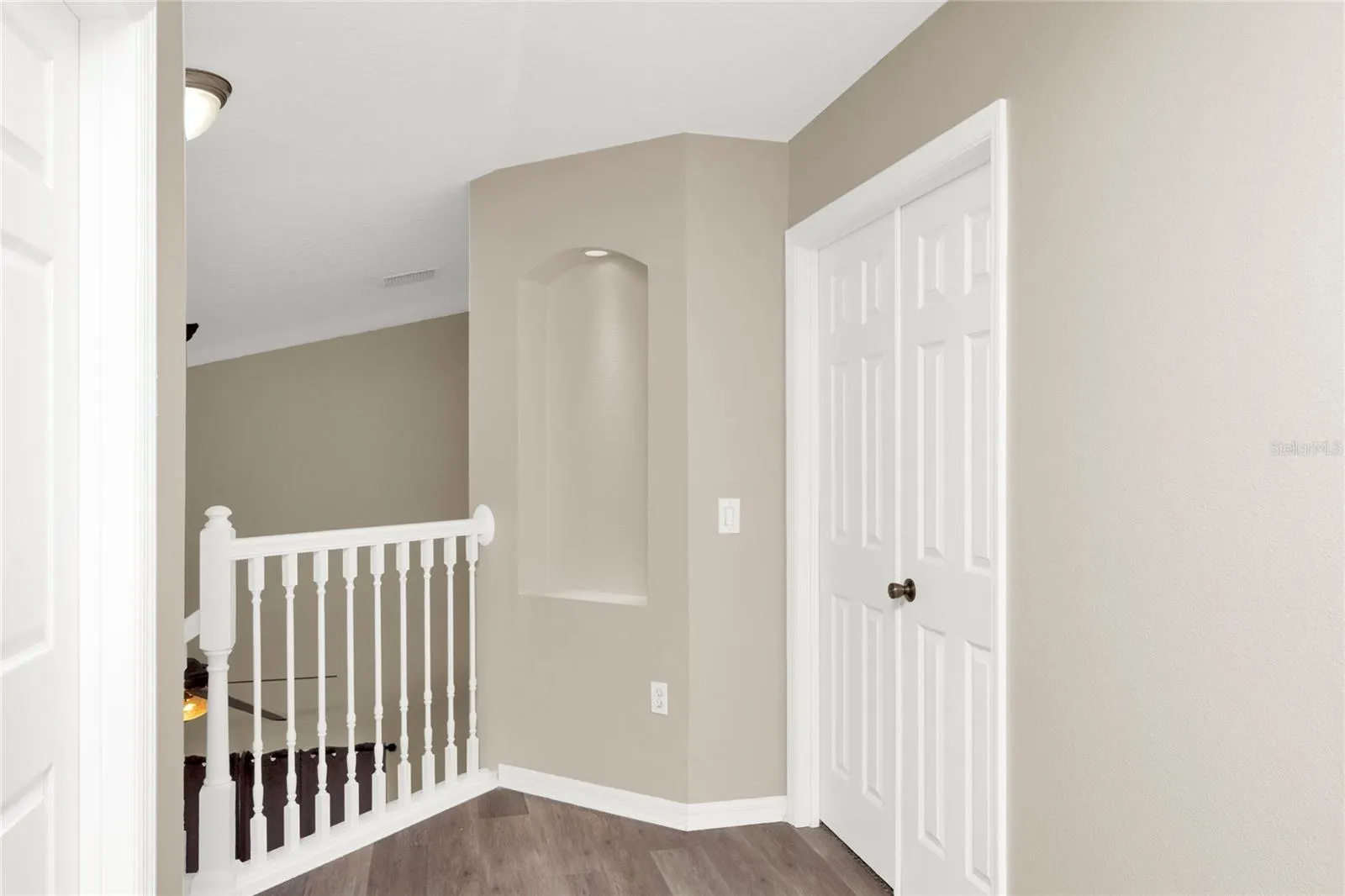 100 THORNBURY LN