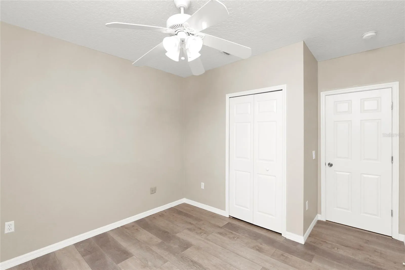 100 THORNBURY LN