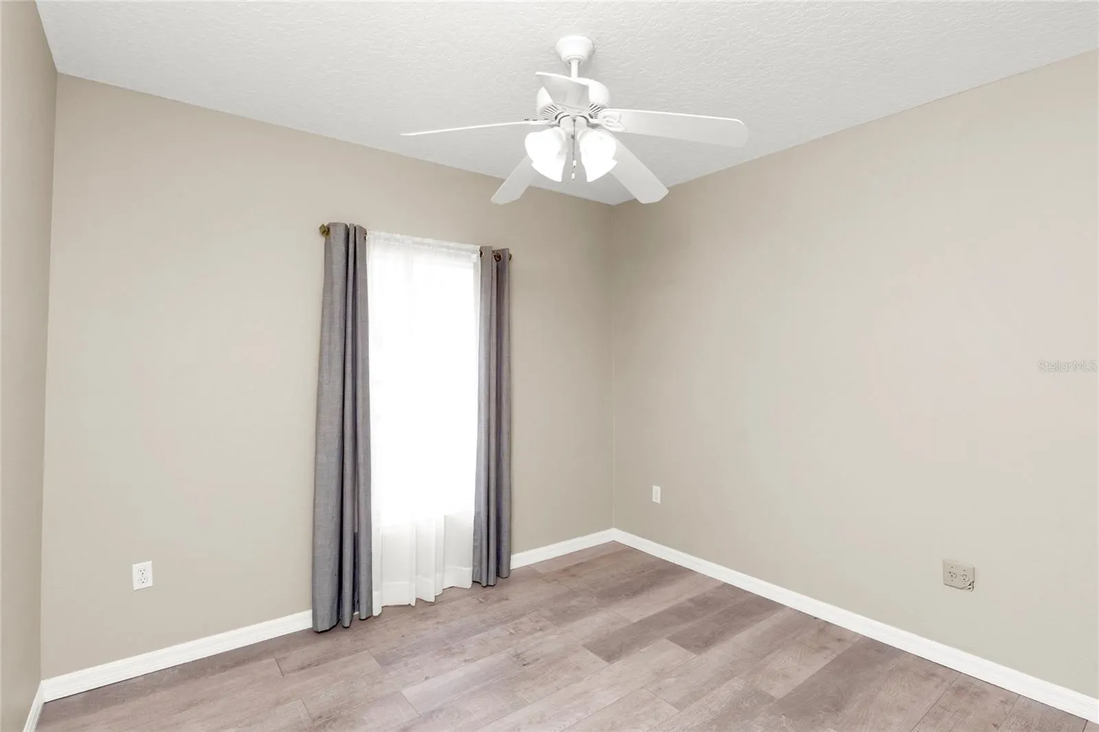 100 THORNBURY LN
