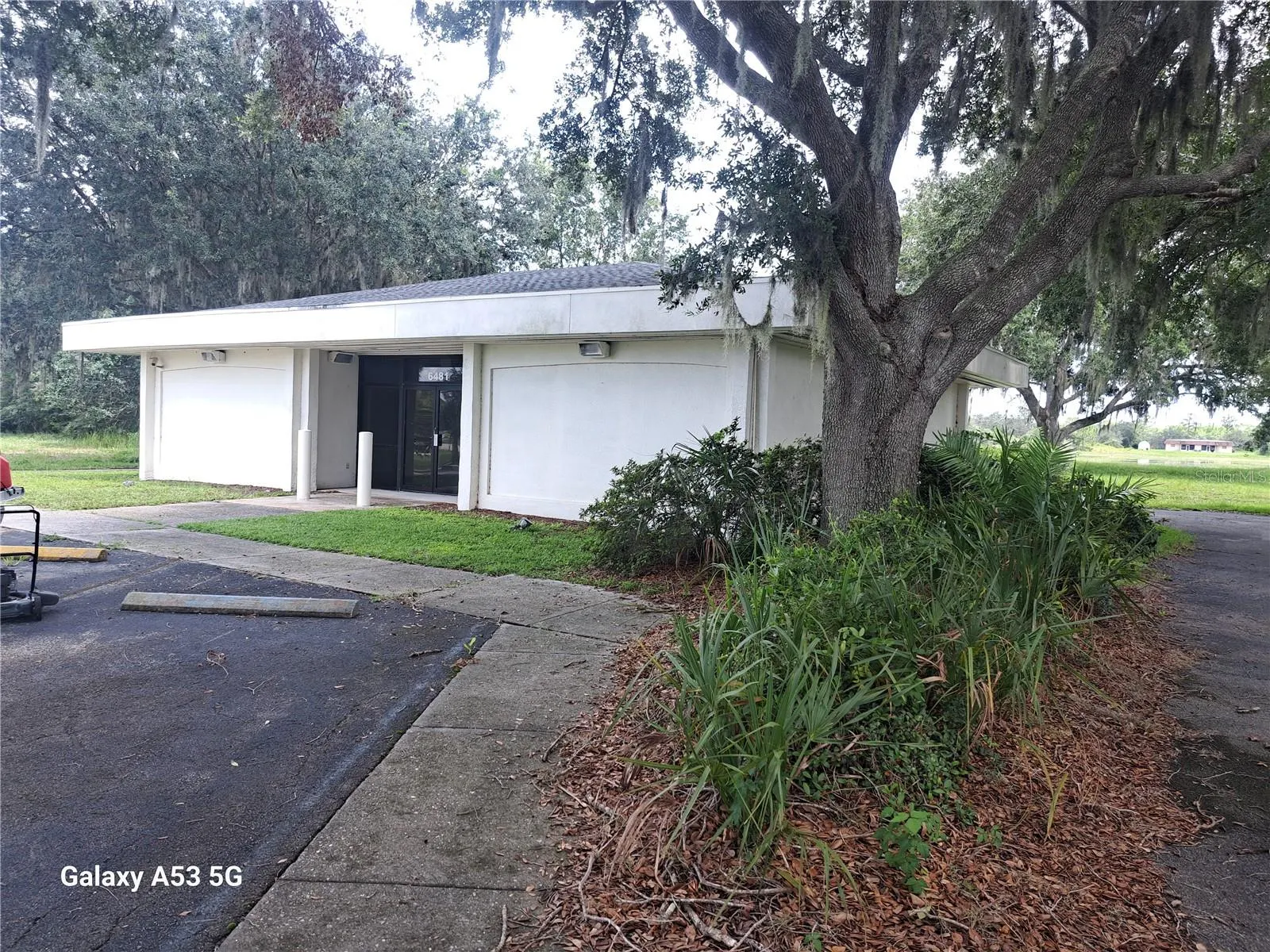 6481 DELAND AVE