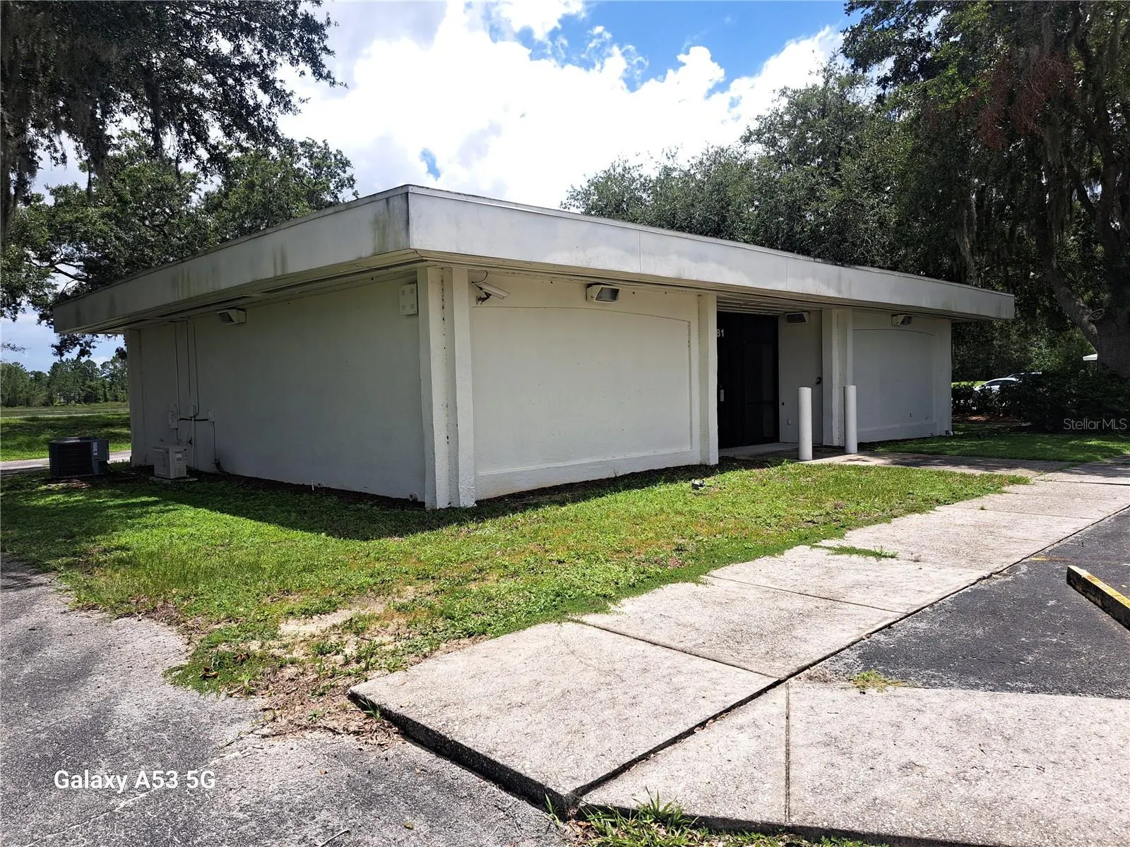 6481 DELAND AVE