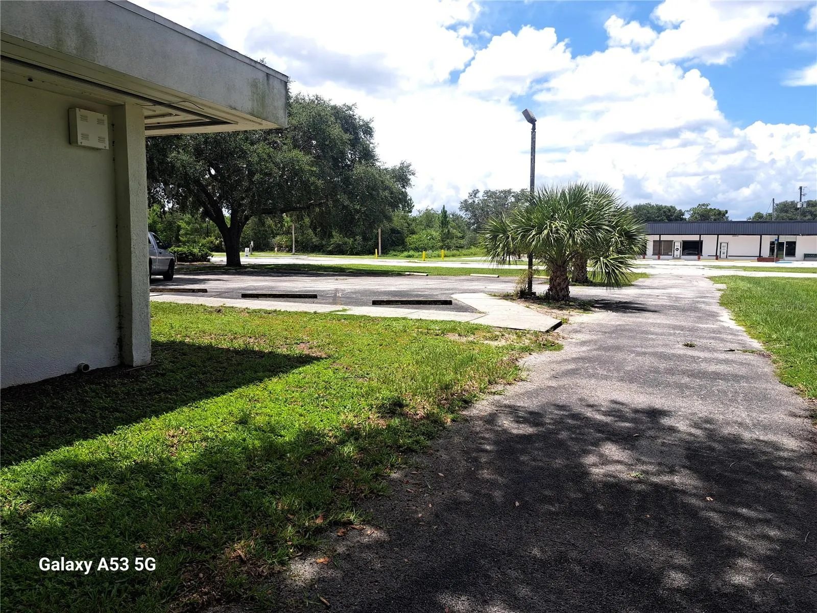 6481 DELAND AVE