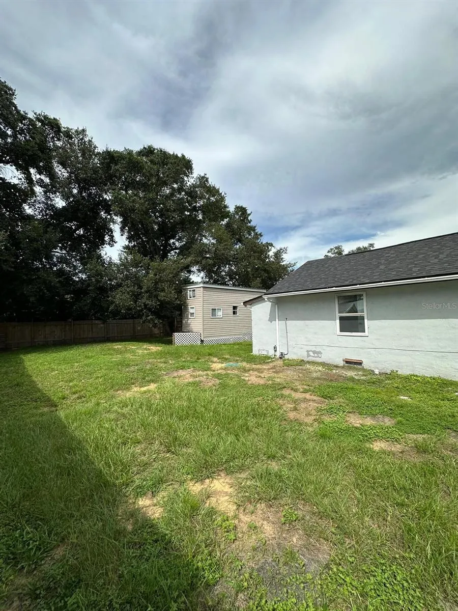 1137 SHAWNEE DR
