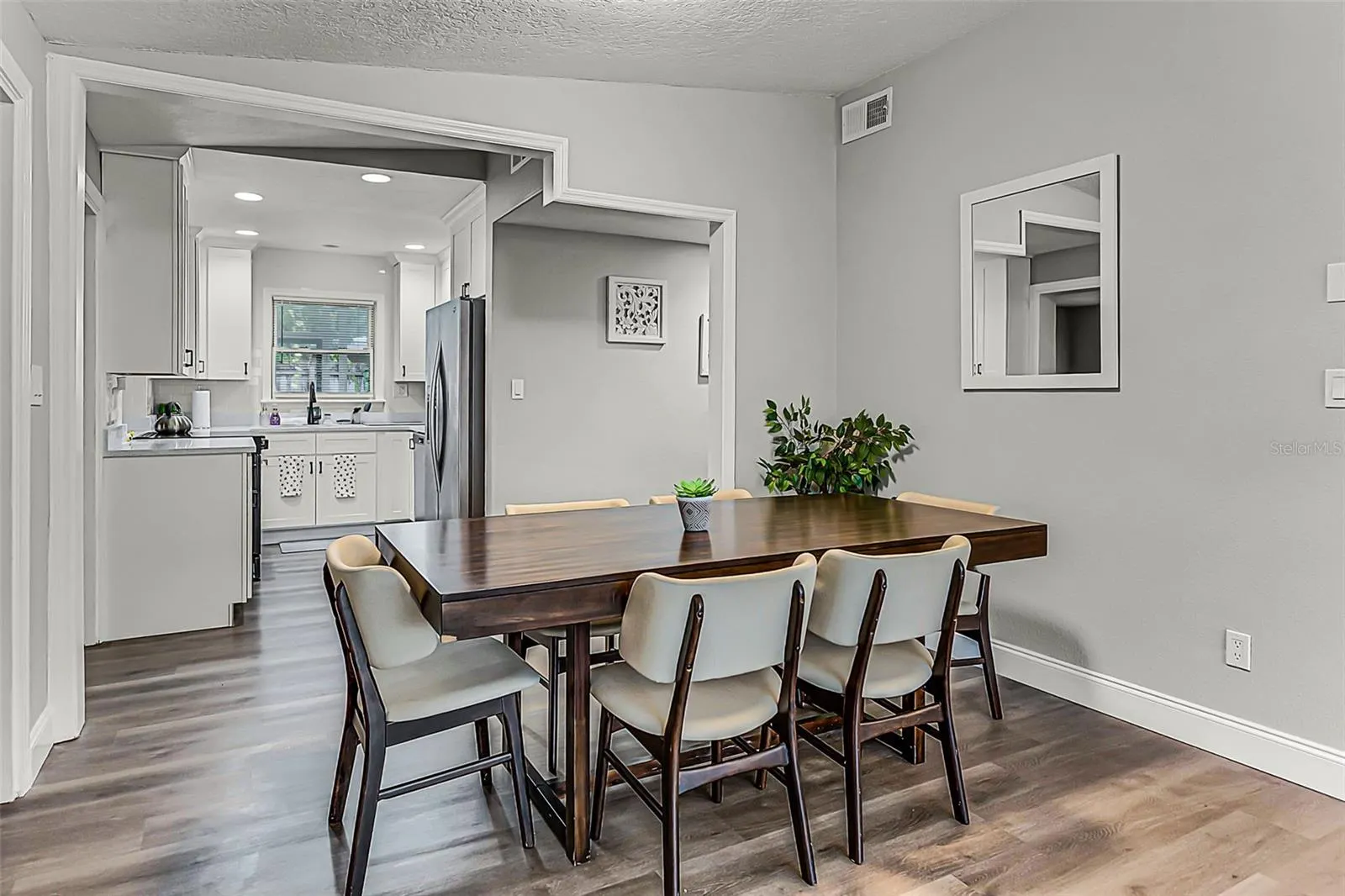 404 COURTNEY DR