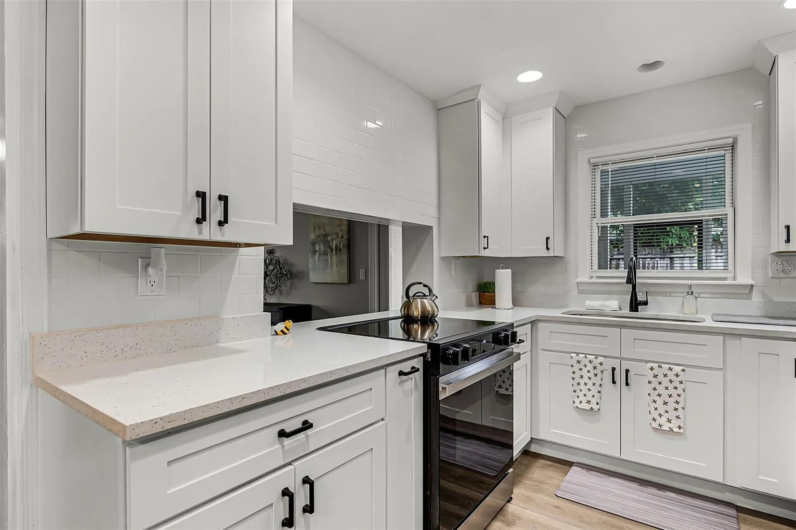 404 COURTNEY DR