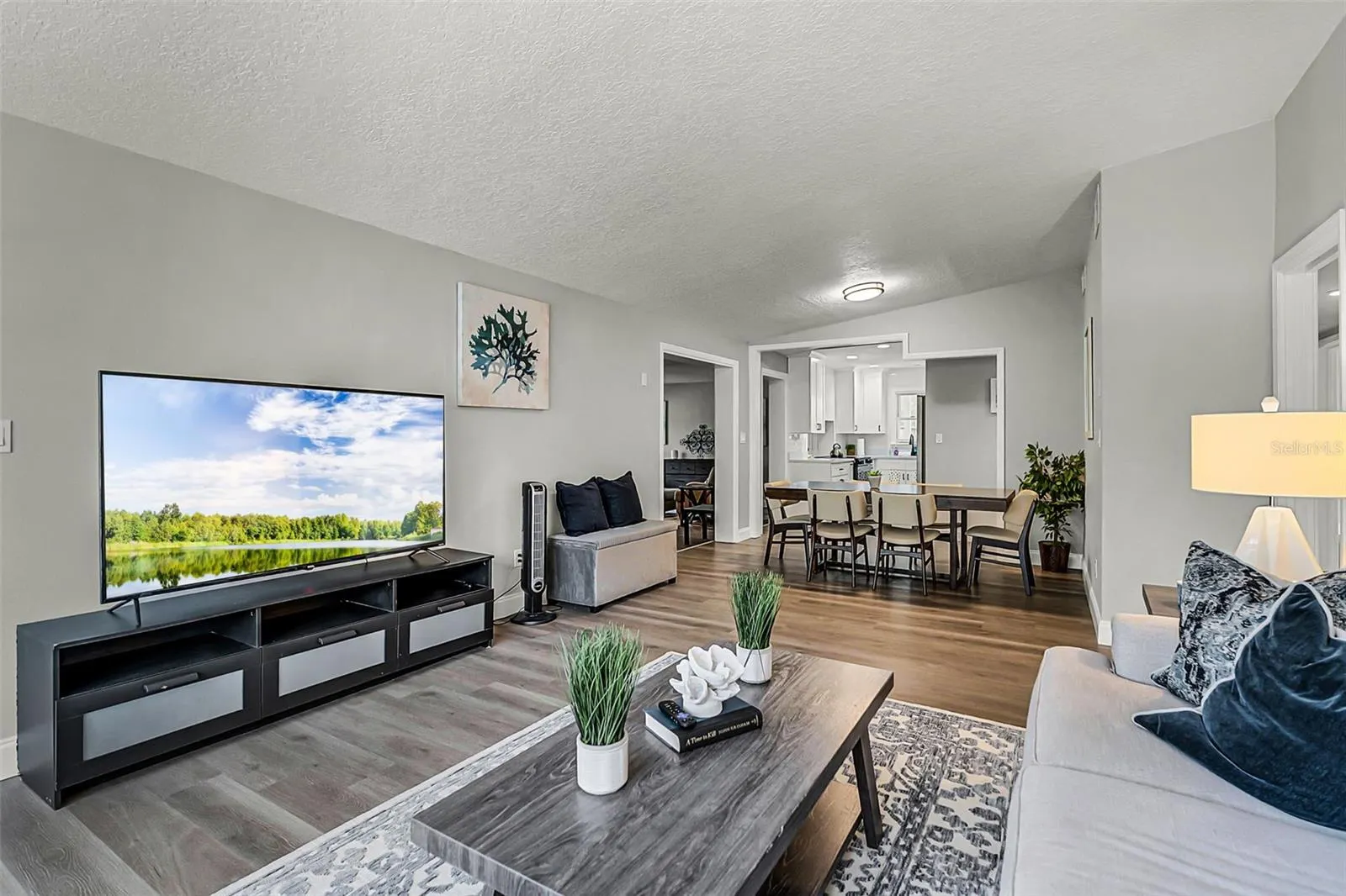 404 COURTNEY DR