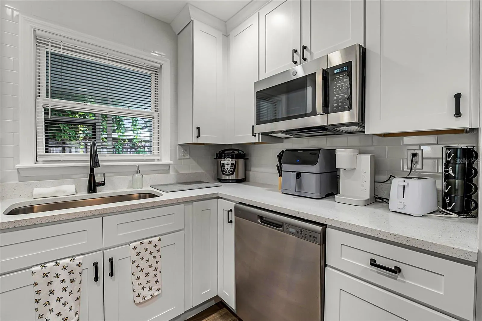 404 COURTNEY DR