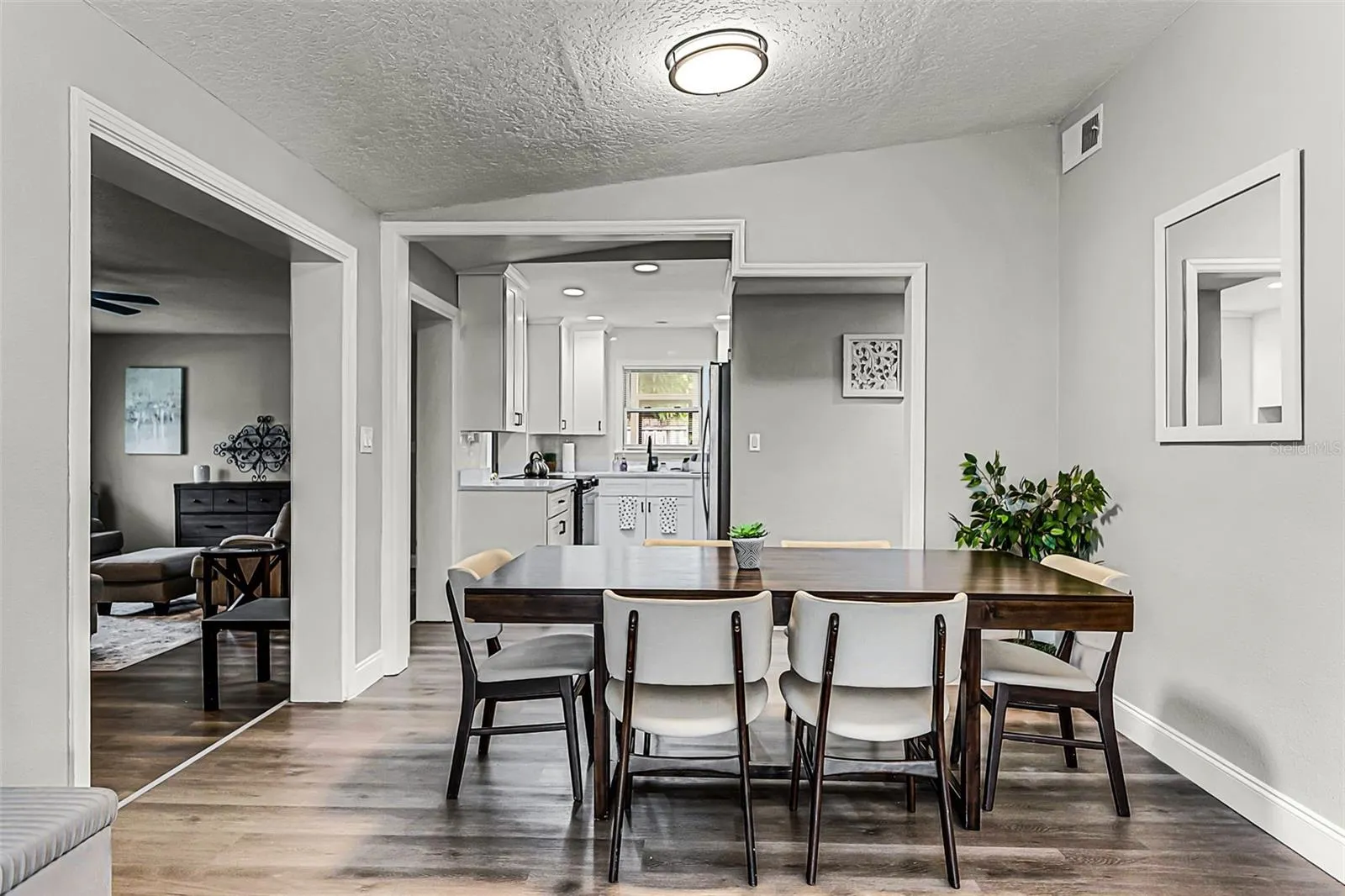 404 COURTNEY DR