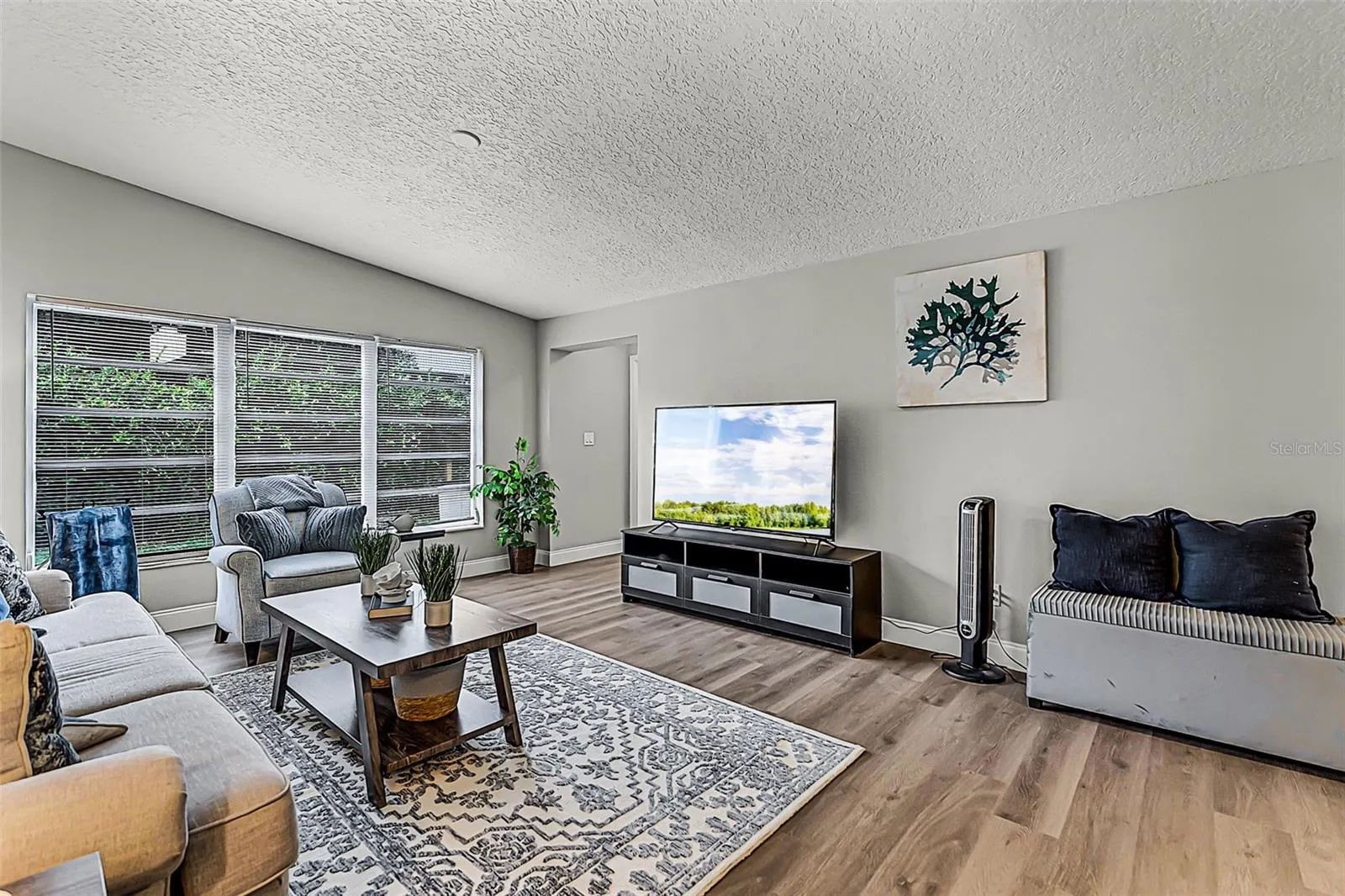 404 COURTNEY DR