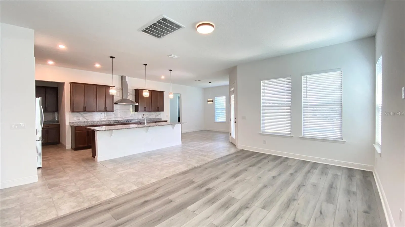 5204 CITRUS LEAF BLVD