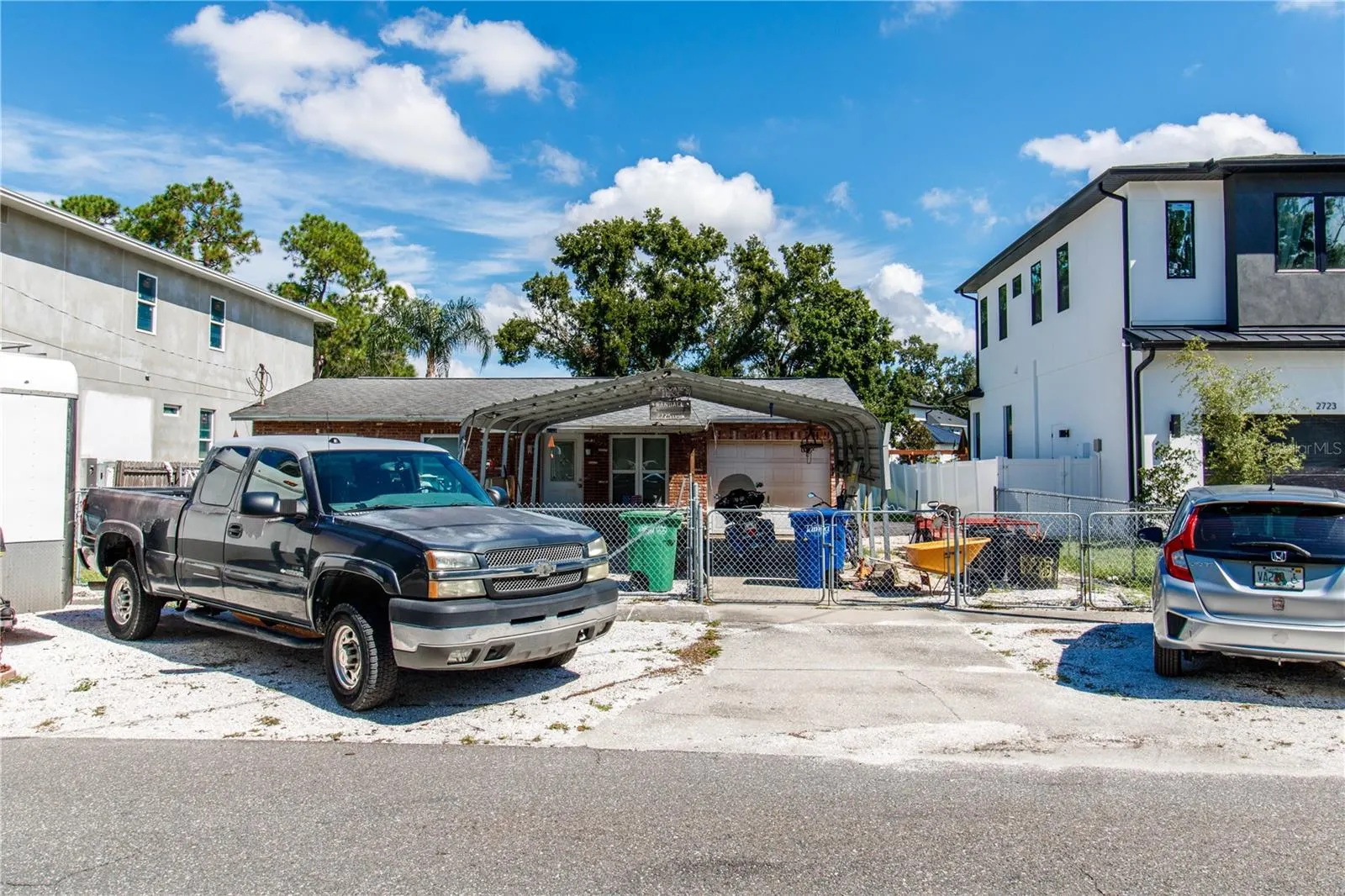 2725 W TYSON AVE