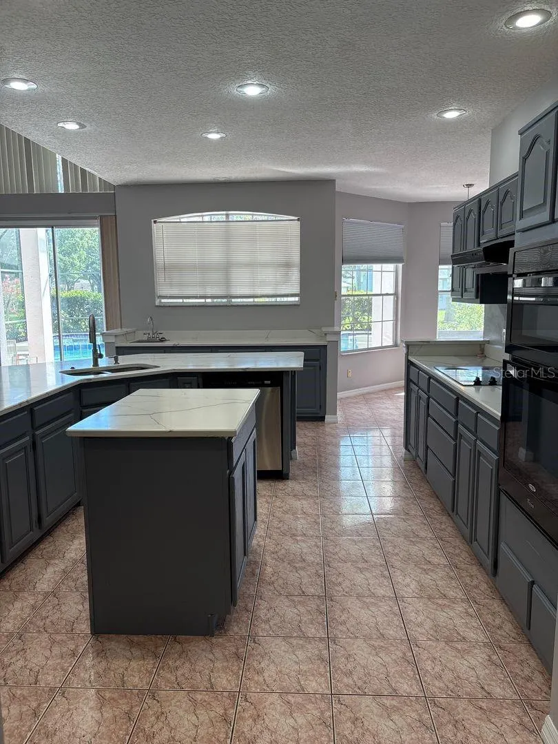 2949 ZAHARIAS DR