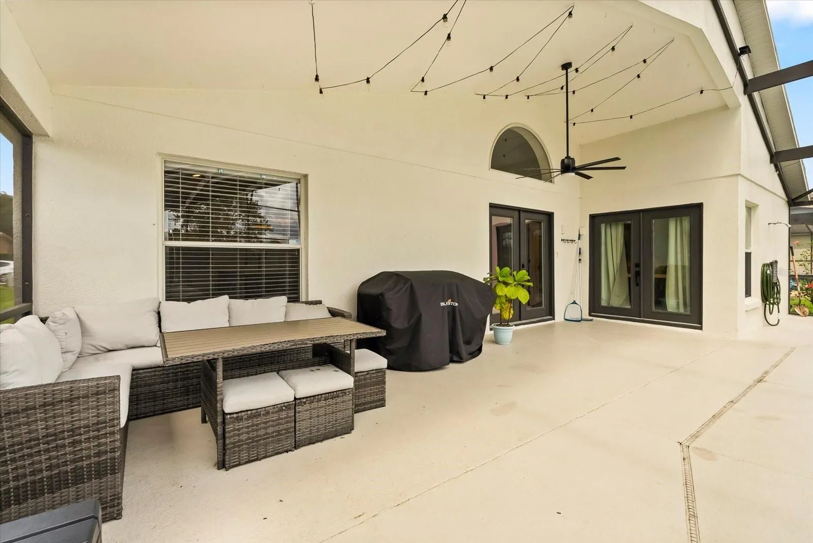 832 BALMORAL DR