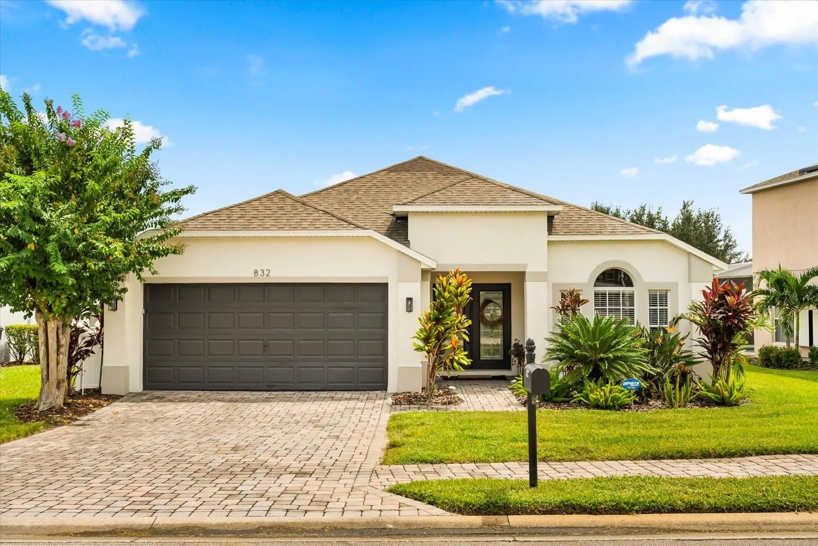 832 BALMORAL DR