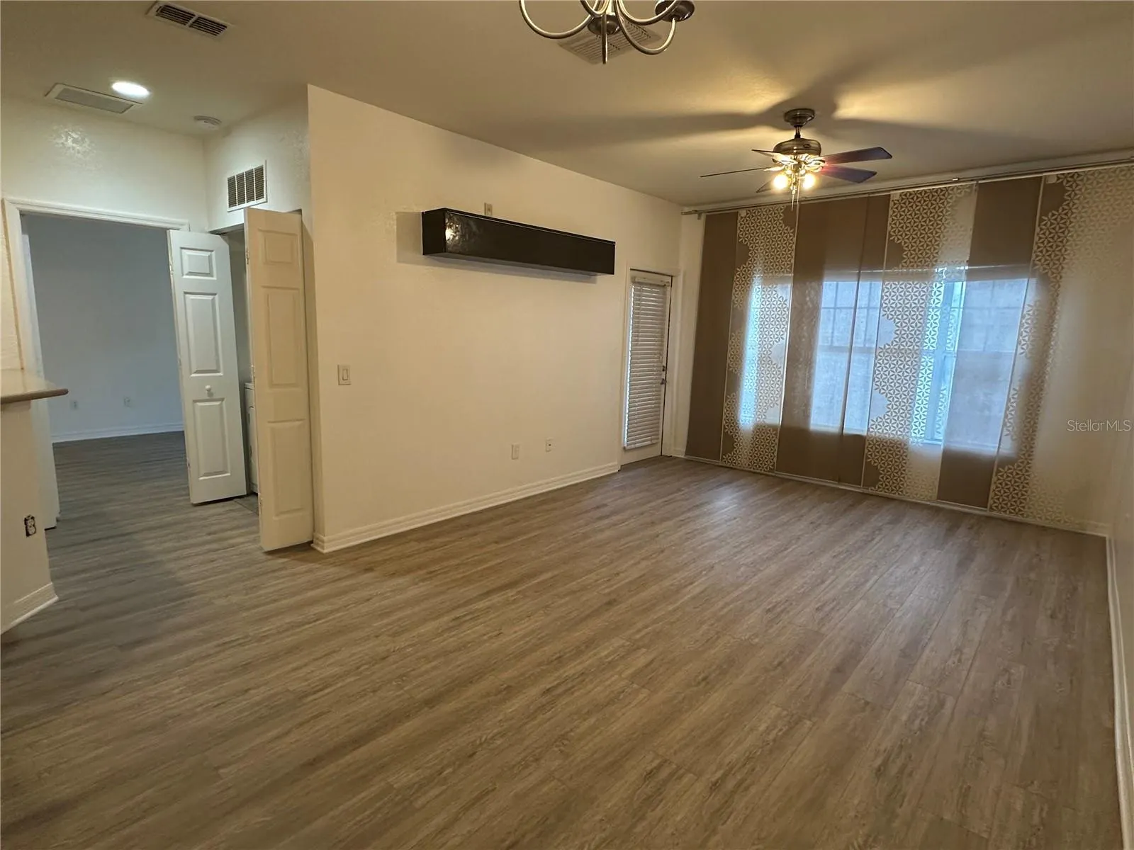 2370 GRAND CENTRAL PKWY #4, #4