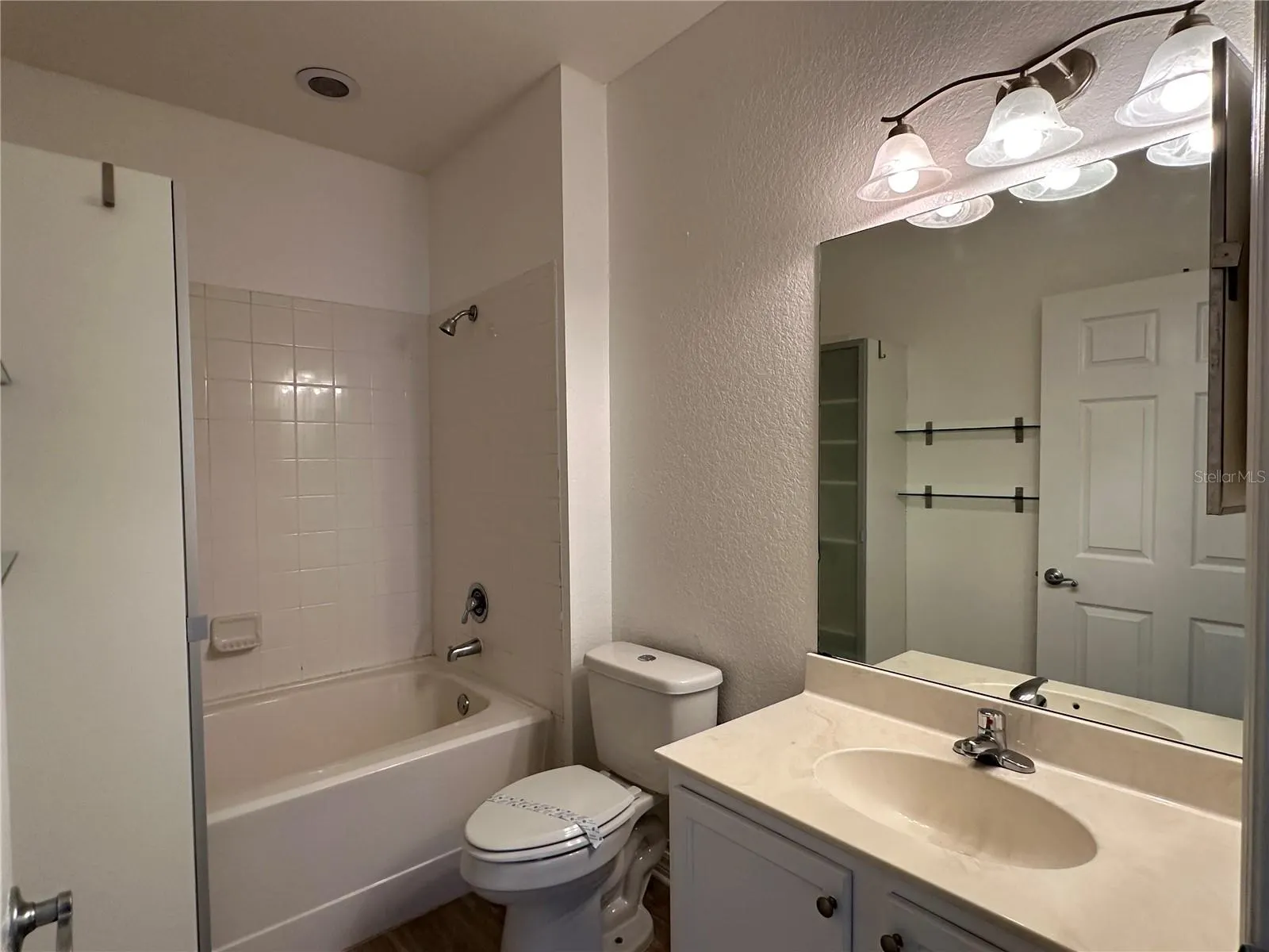 2370 GRAND CENTRAL PKWY #4, #4
