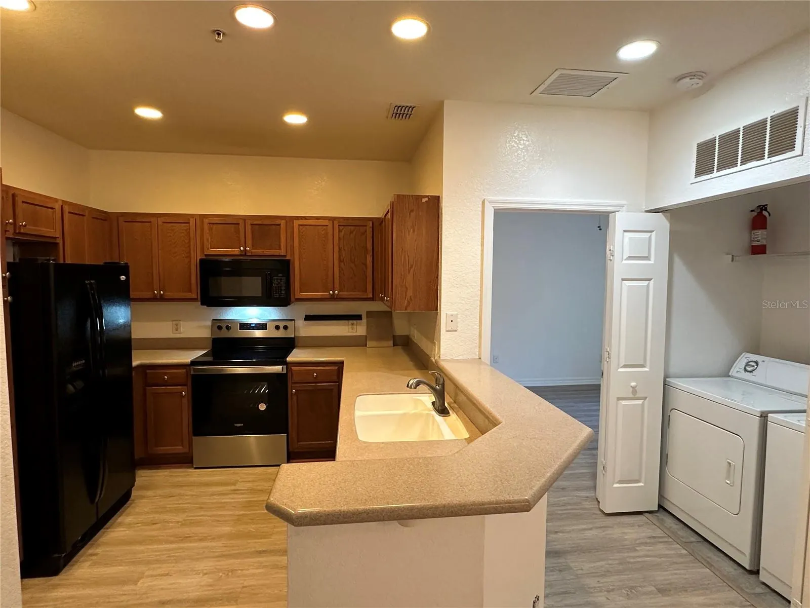 2370 GRAND CENTRAL PKWY #4, #4
