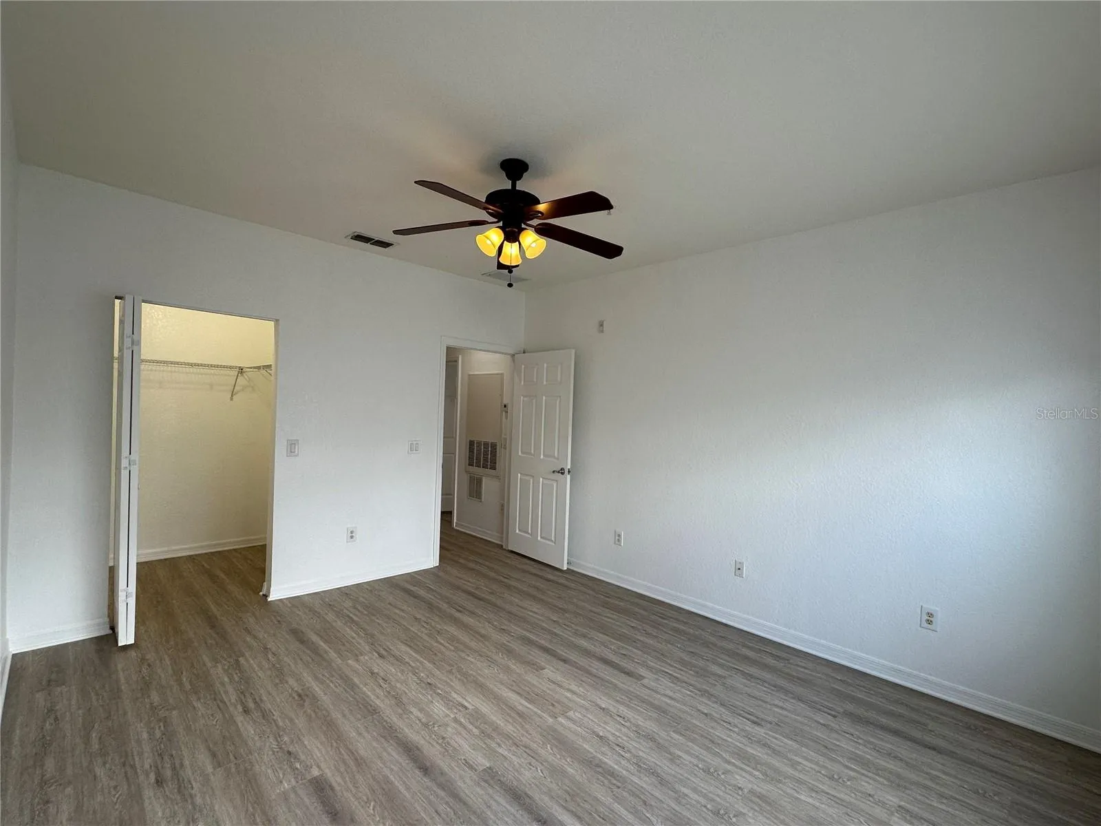 2370 GRAND CENTRAL PKWY #4, #4