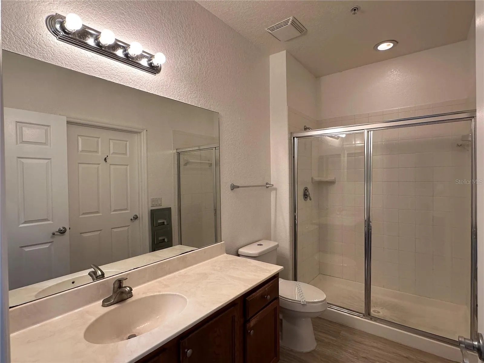 2370 GRAND CENTRAL PKWY #4, #4
