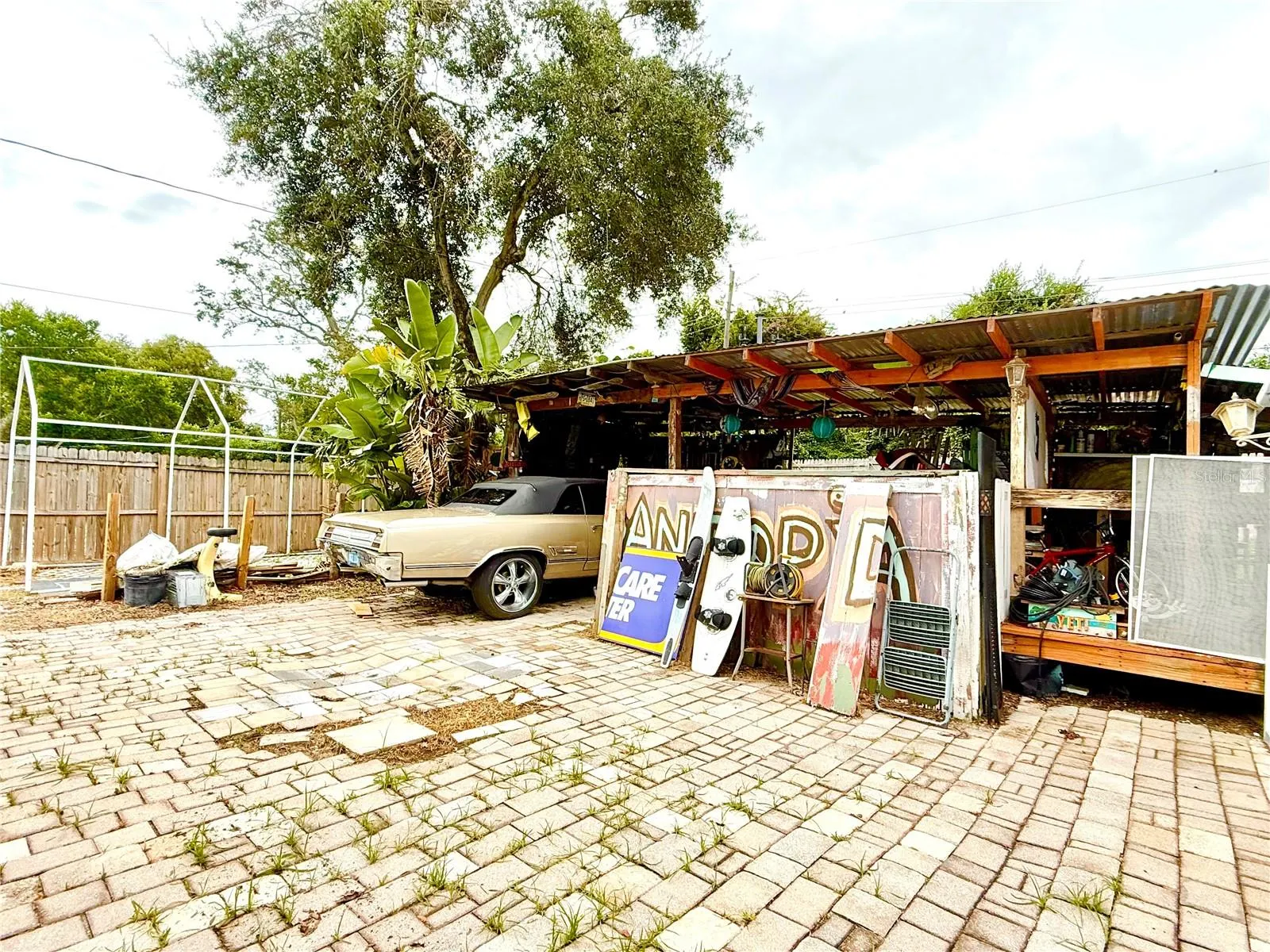 528 E CENTER ST