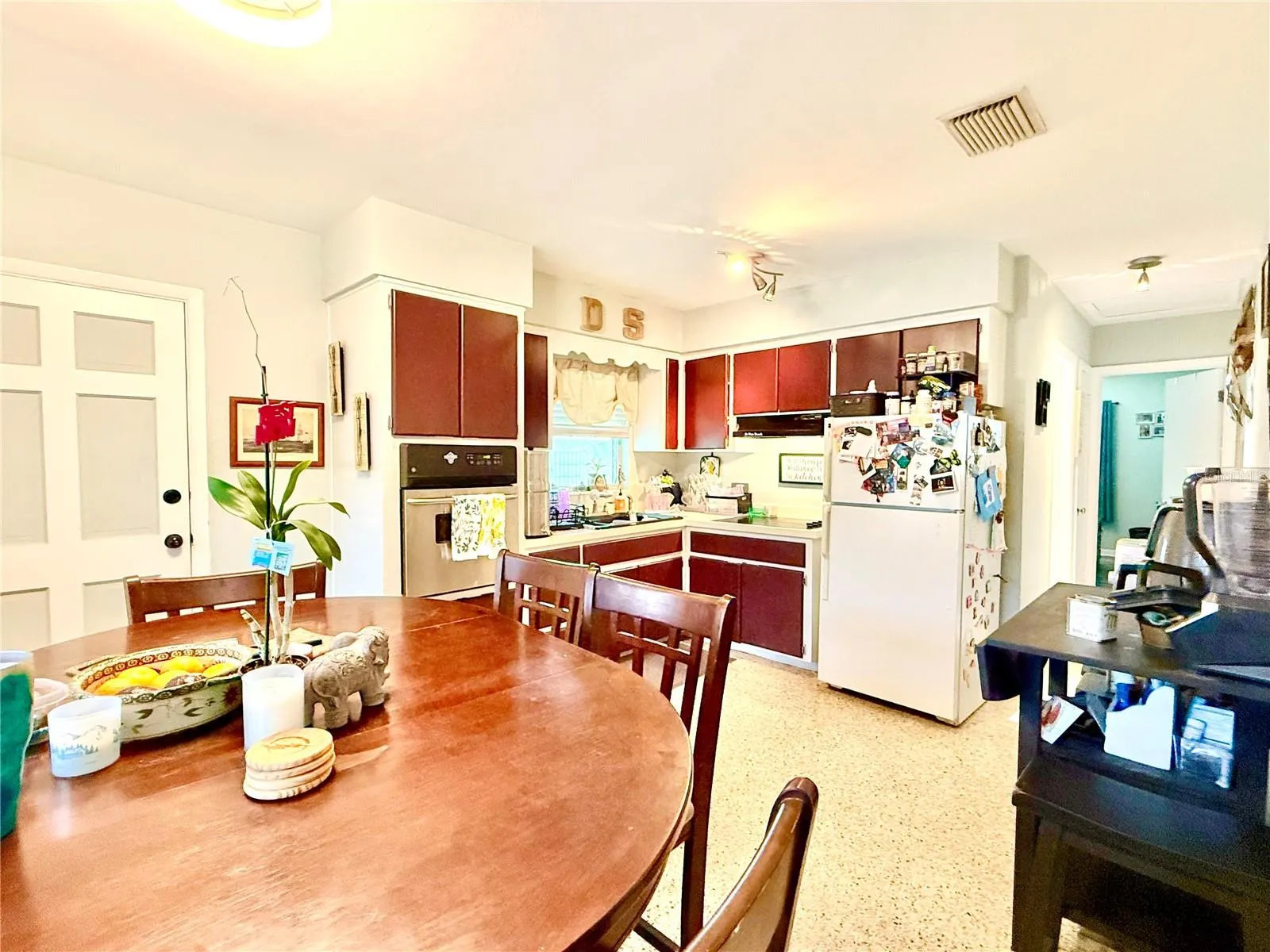 528 E CENTER ST