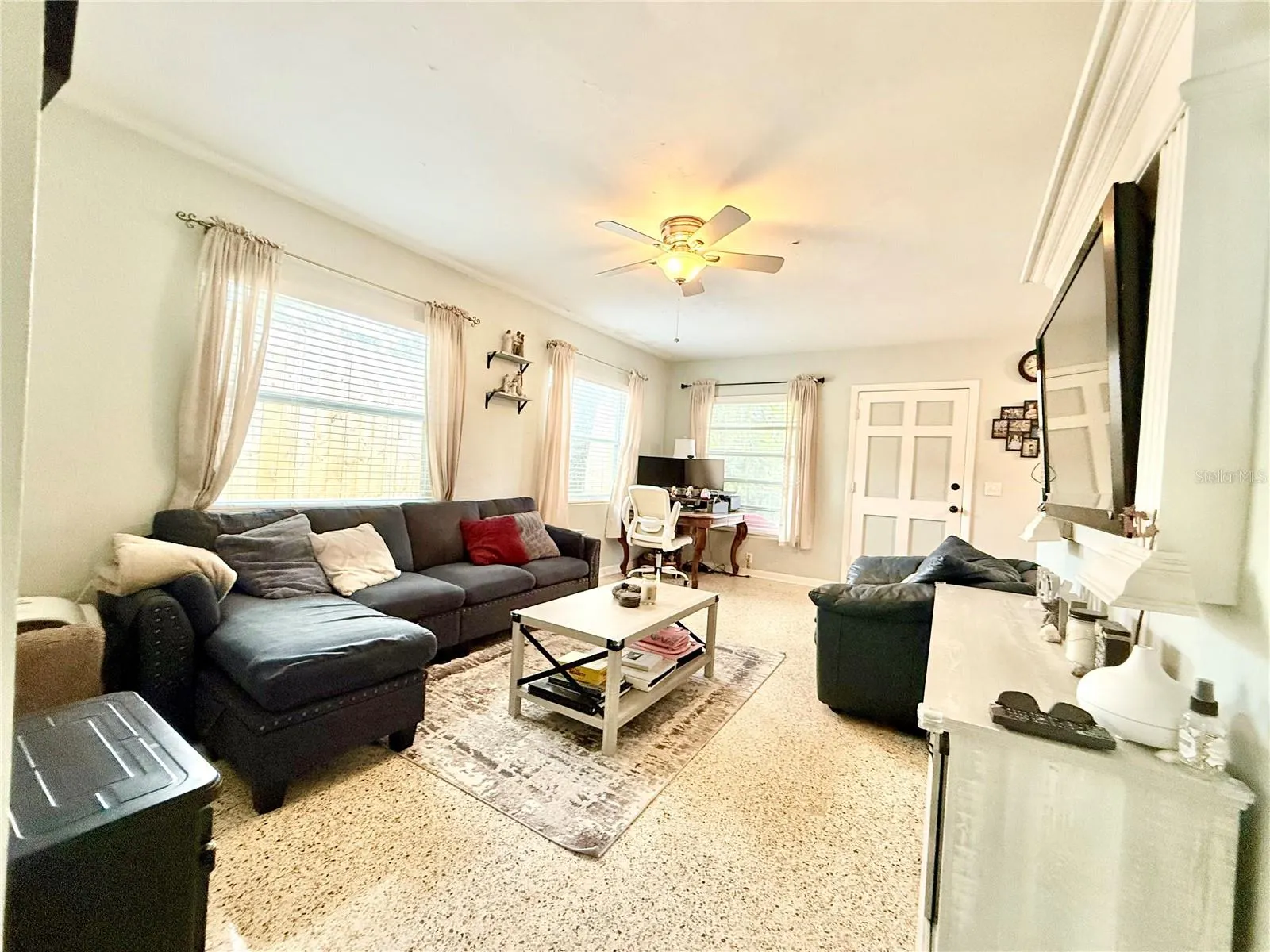 528 E CENTER ST