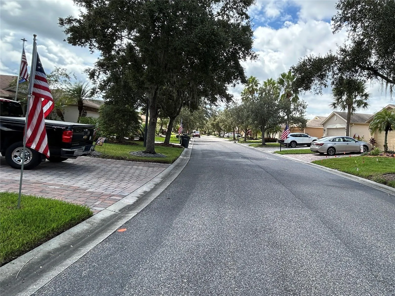 585 GRAND CANAL DR
