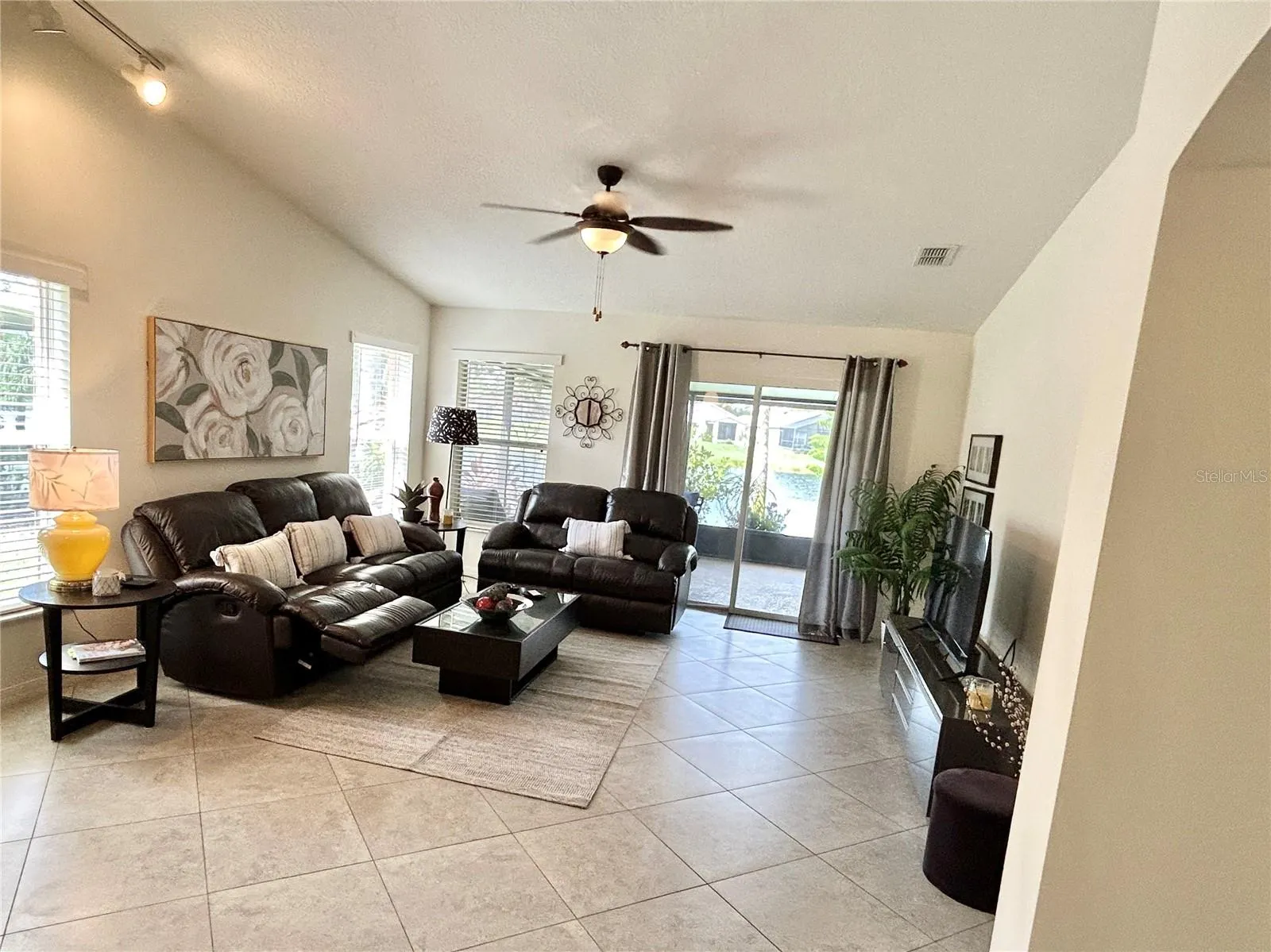 585 GRAND CANAL DR
