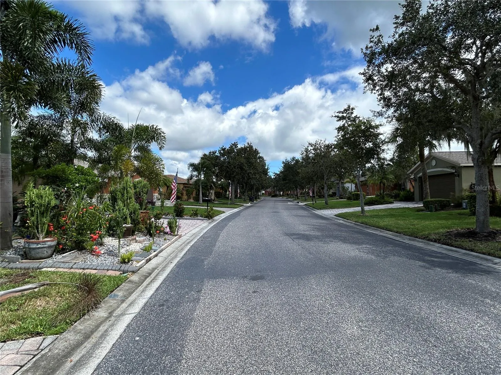 585 GRAND CANAL DR