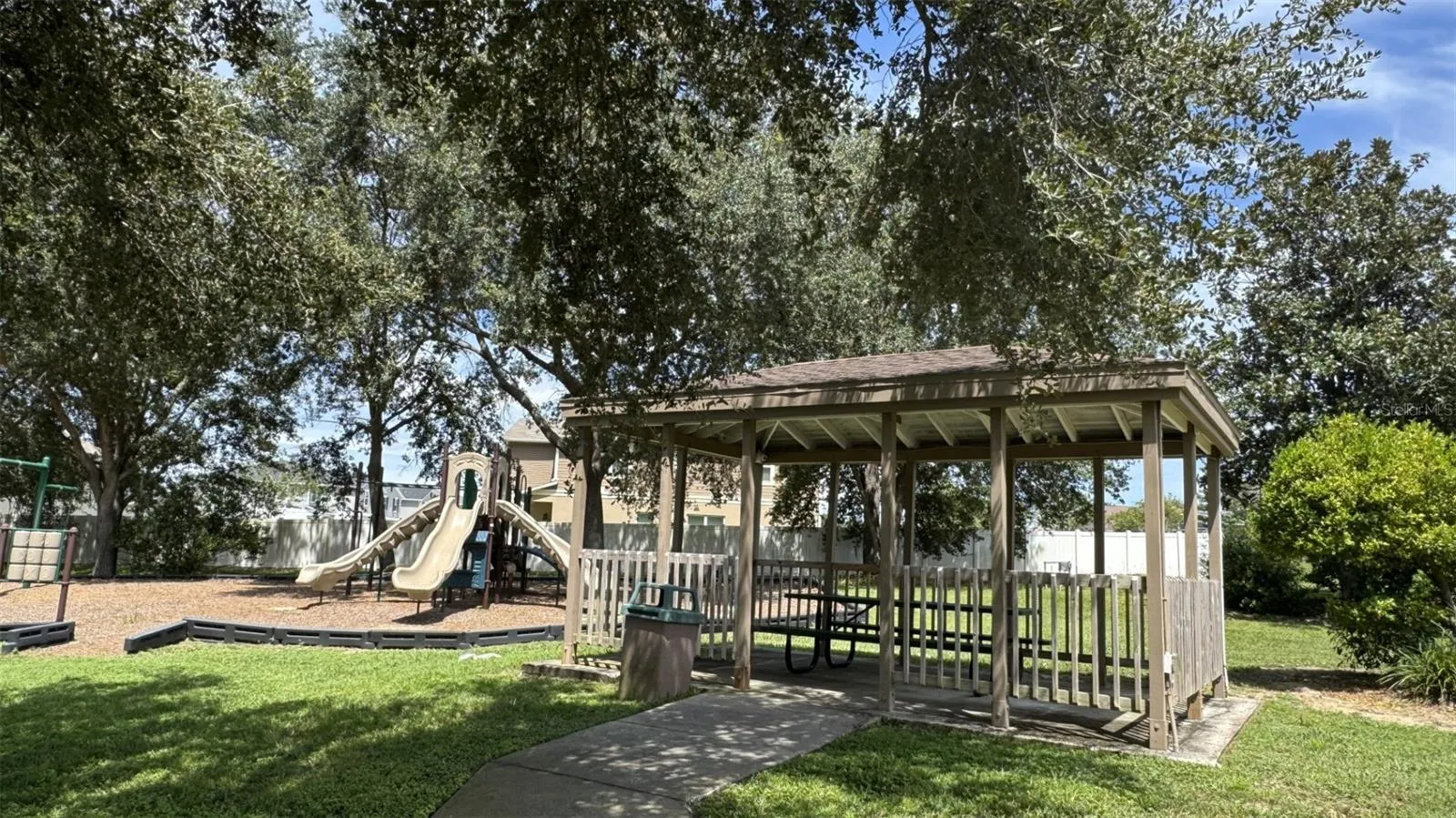 218 CORNWALLIS DR