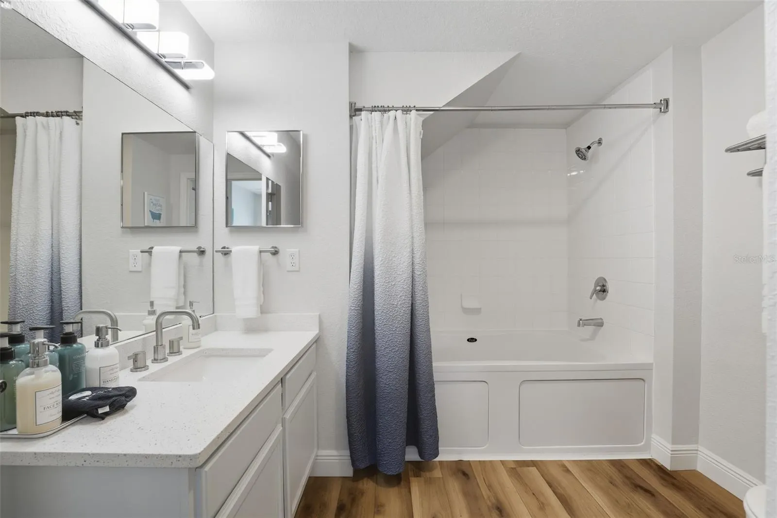 2606 LODI CIR #102, #102