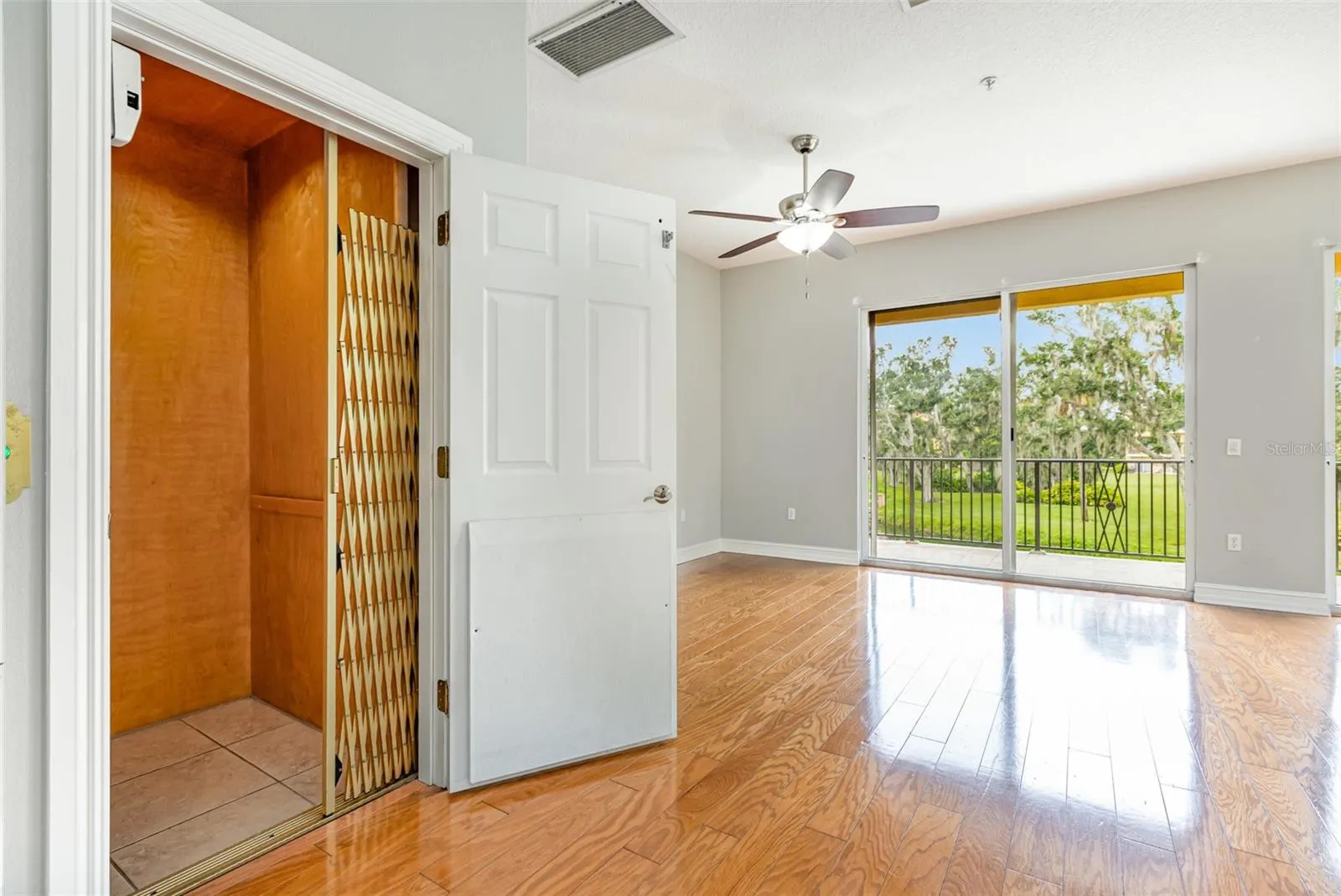 1304 3RD STREET CIR E