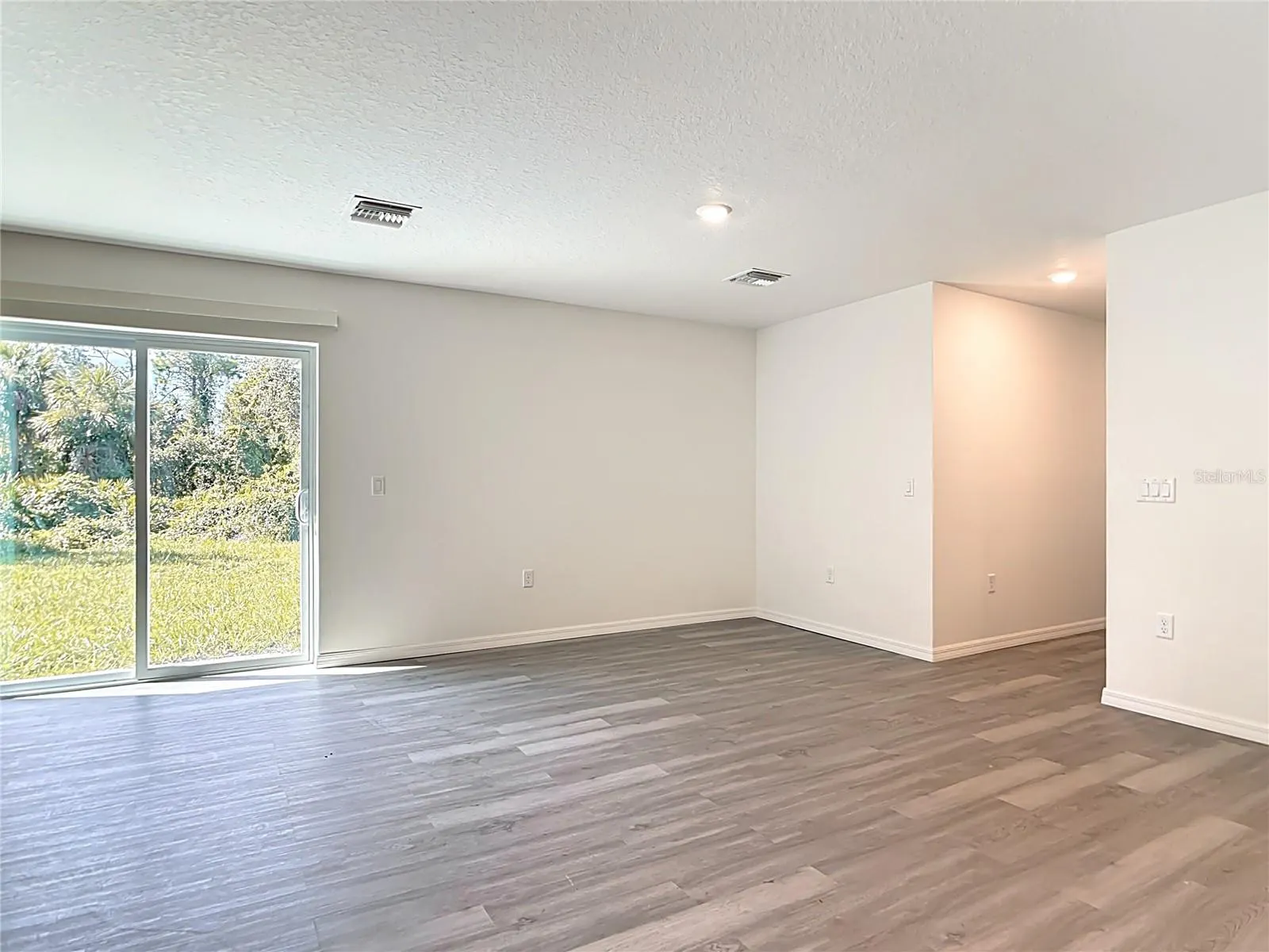 5565 LAVENDER AVE