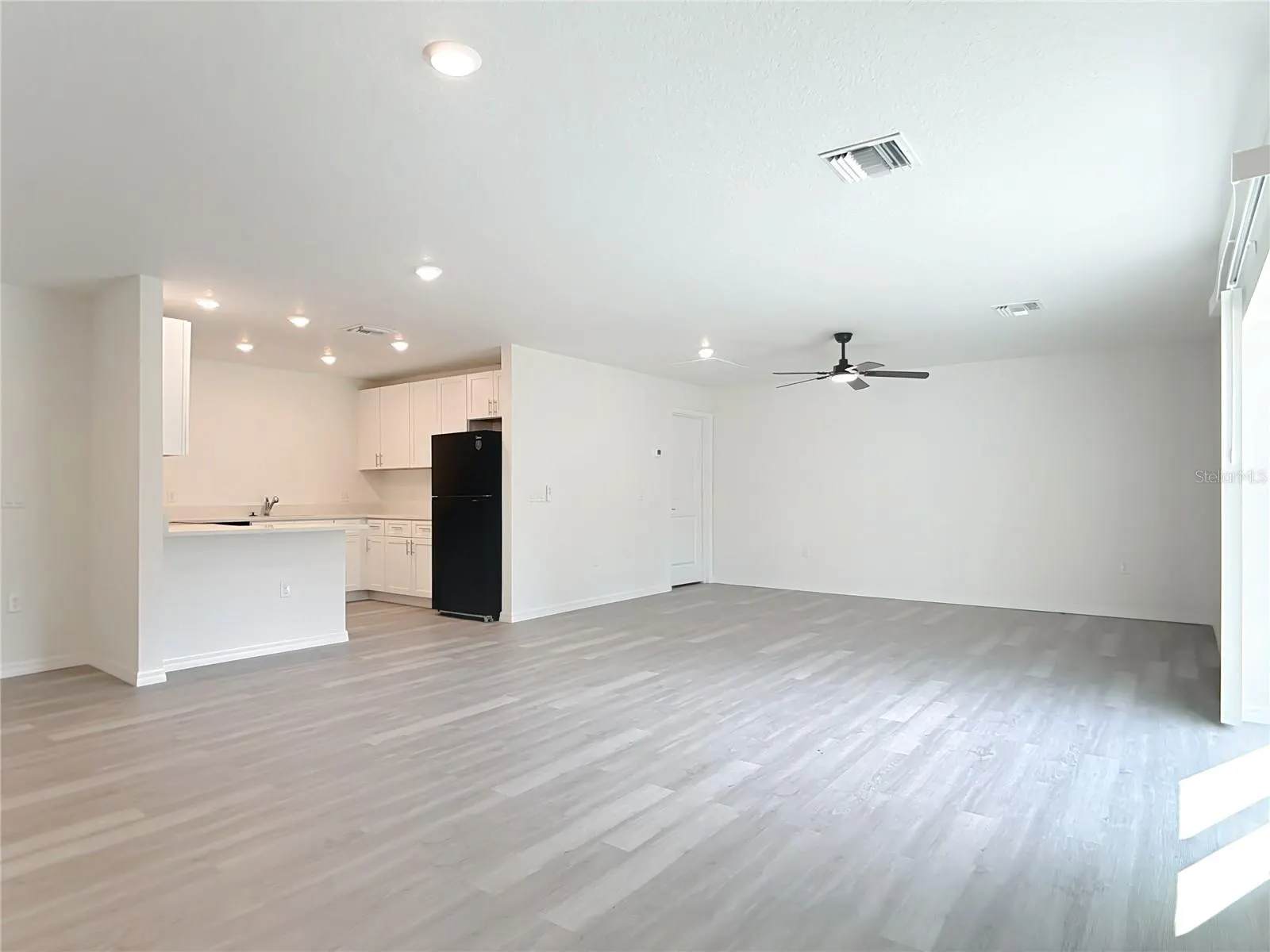 5565 LAVENDER AVE