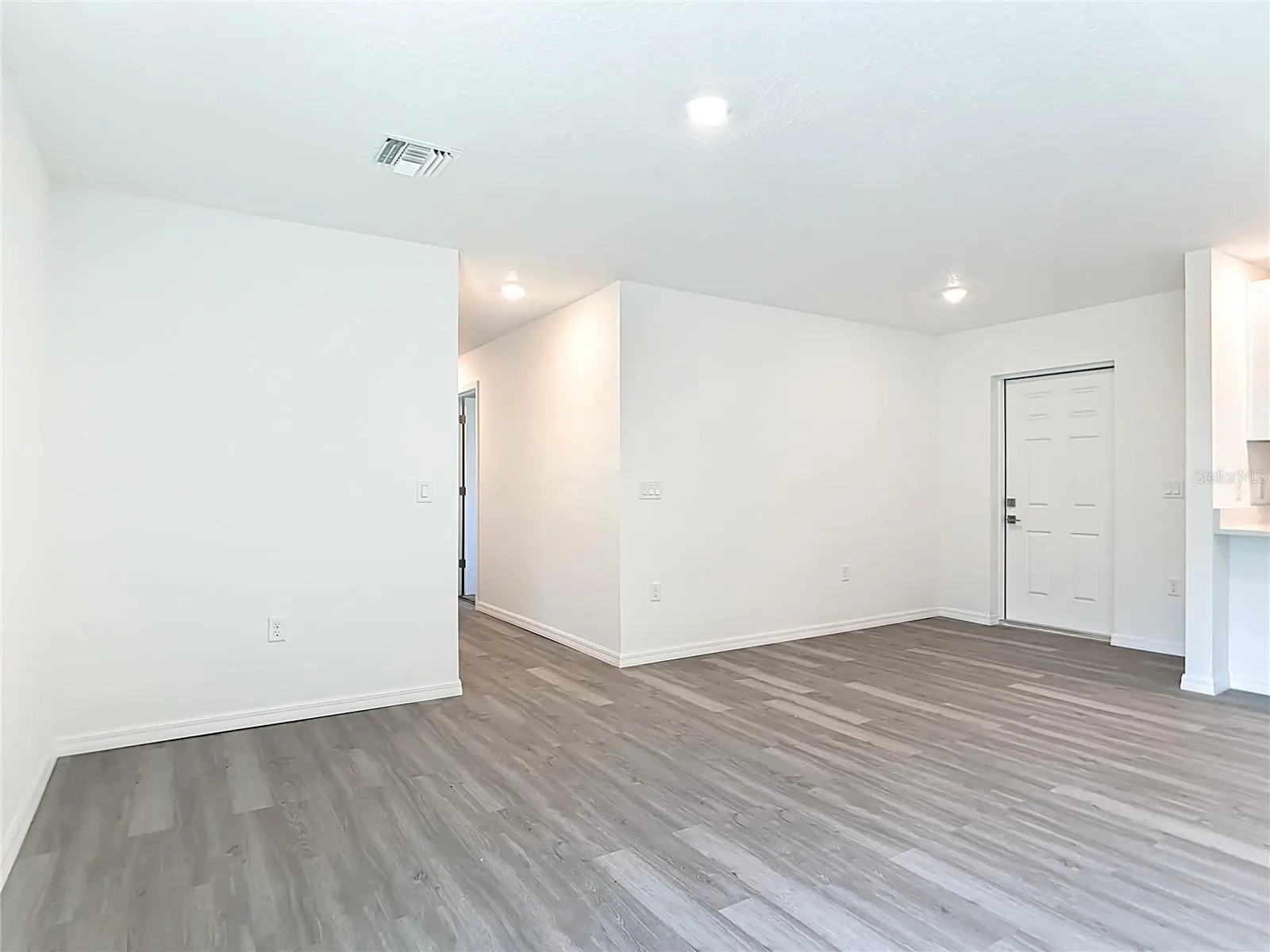 5565 LAVENDER AVE