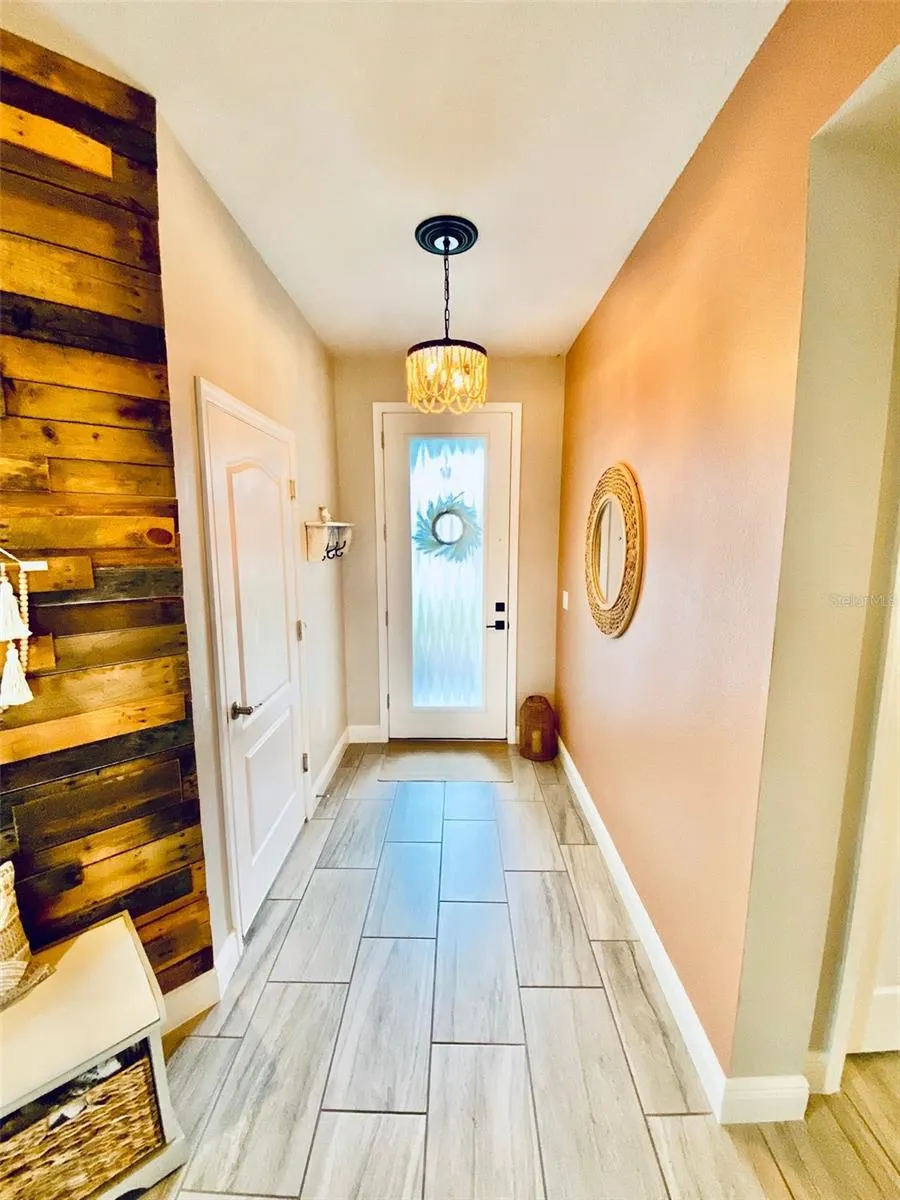 124 WHIRLAWAY DR