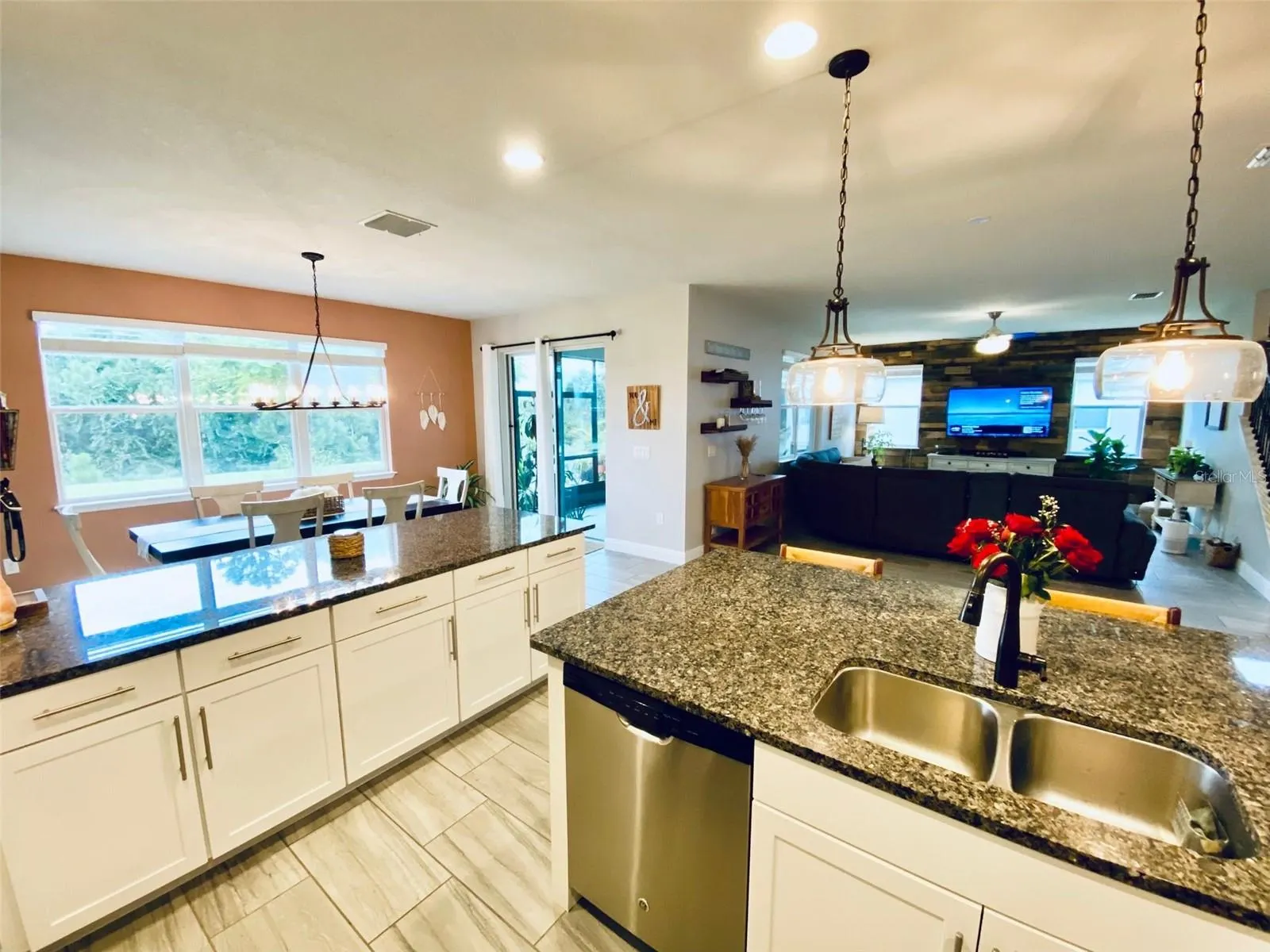 124 WHIRLAWAY DR