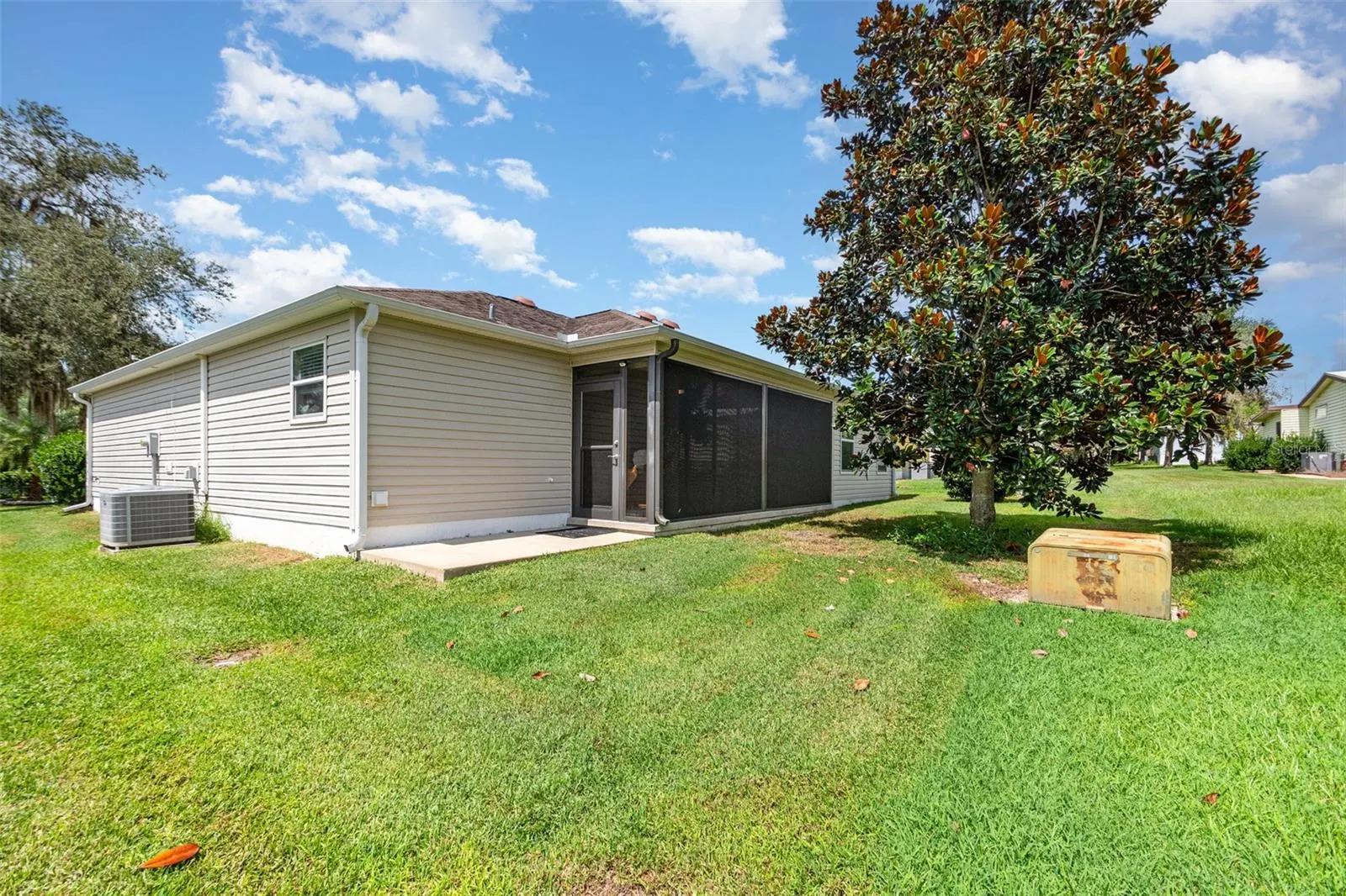 1013 PARKER PL
