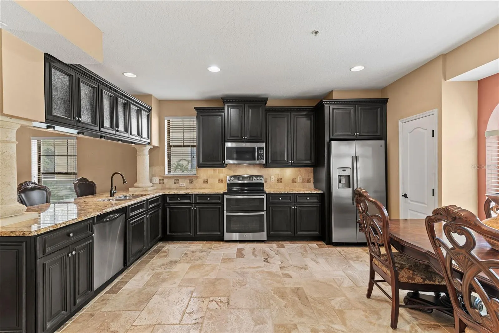 3433 MESSINA DR