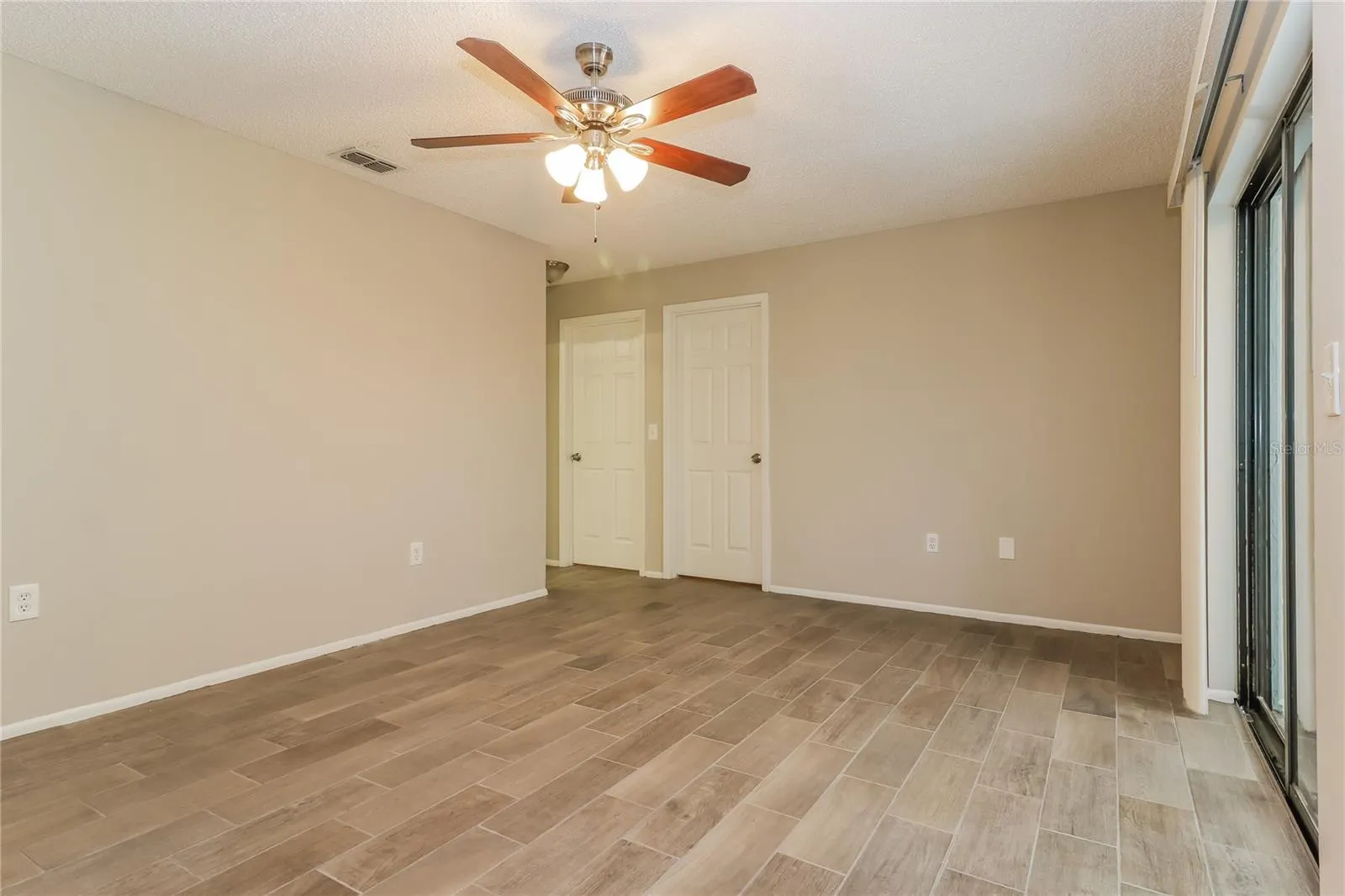 5048 BRANDEIS CIR S