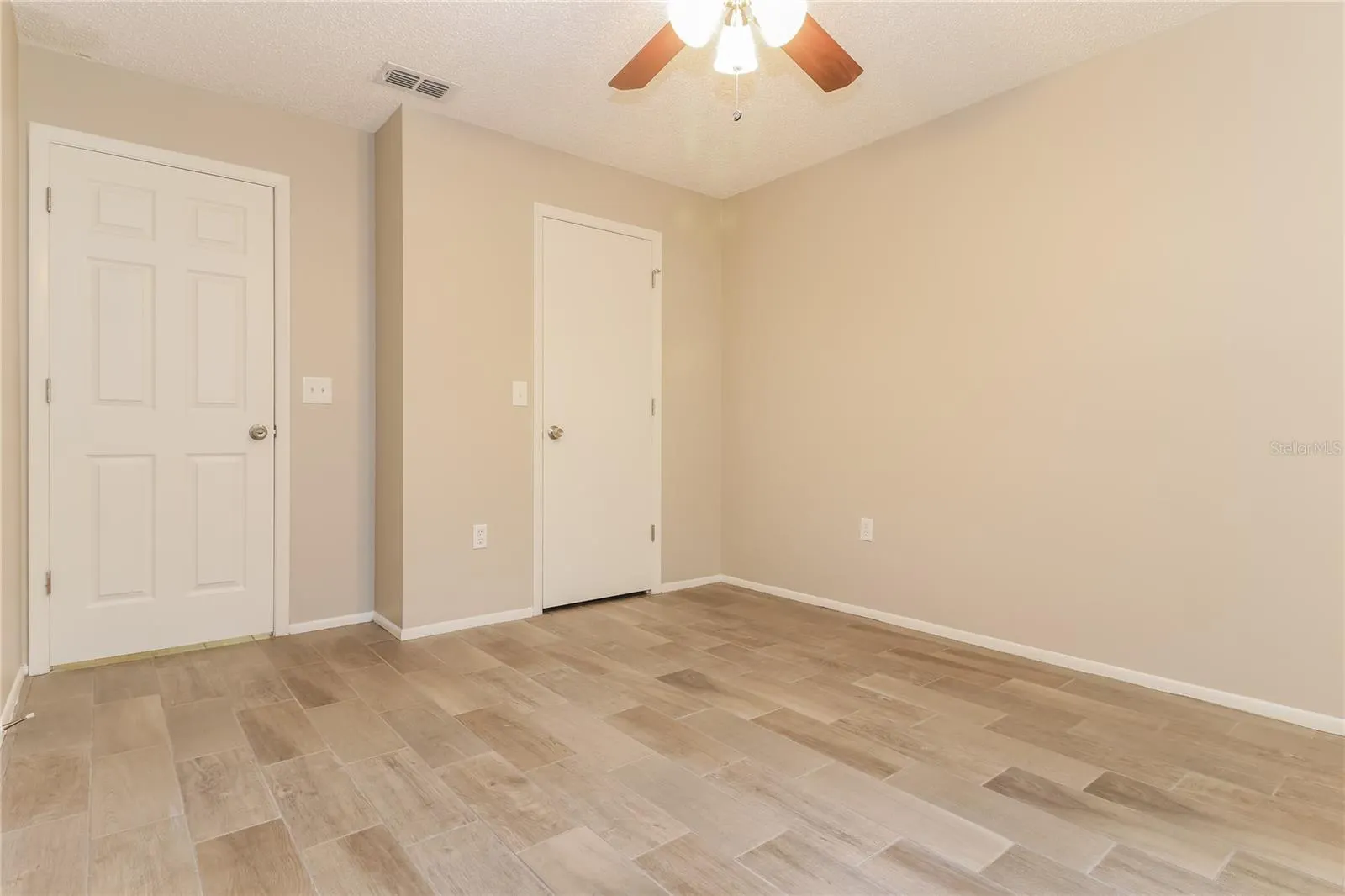 5048 BRANDEIS CIR S