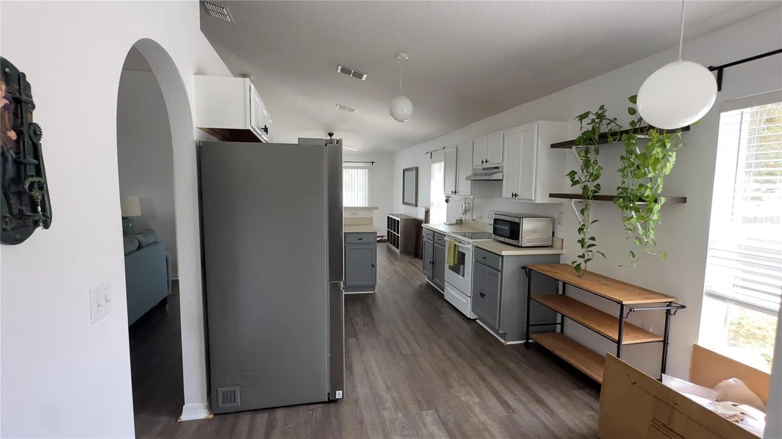 318 COLONY CT