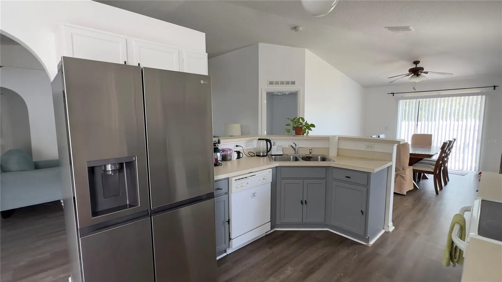 318 COLONY CT