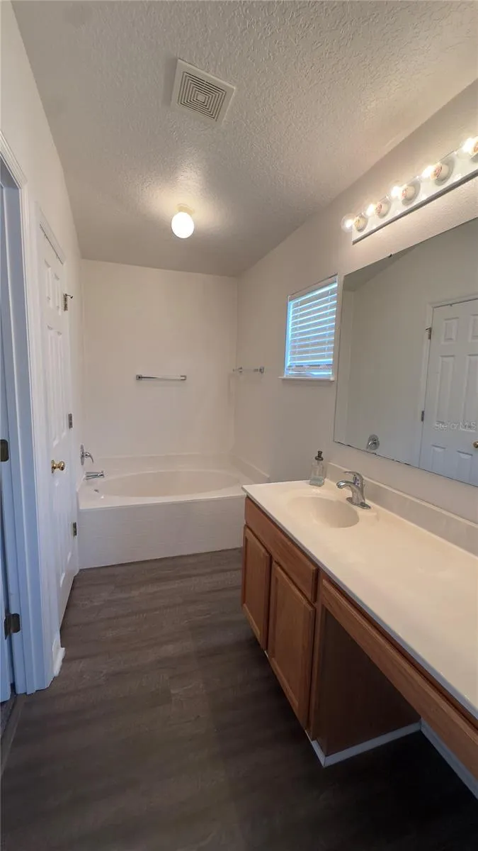 318 COLONY CT