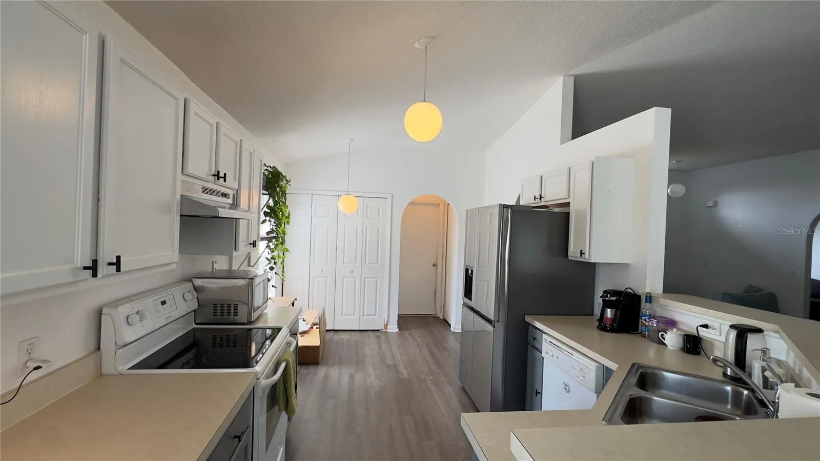 318 COLONY CT