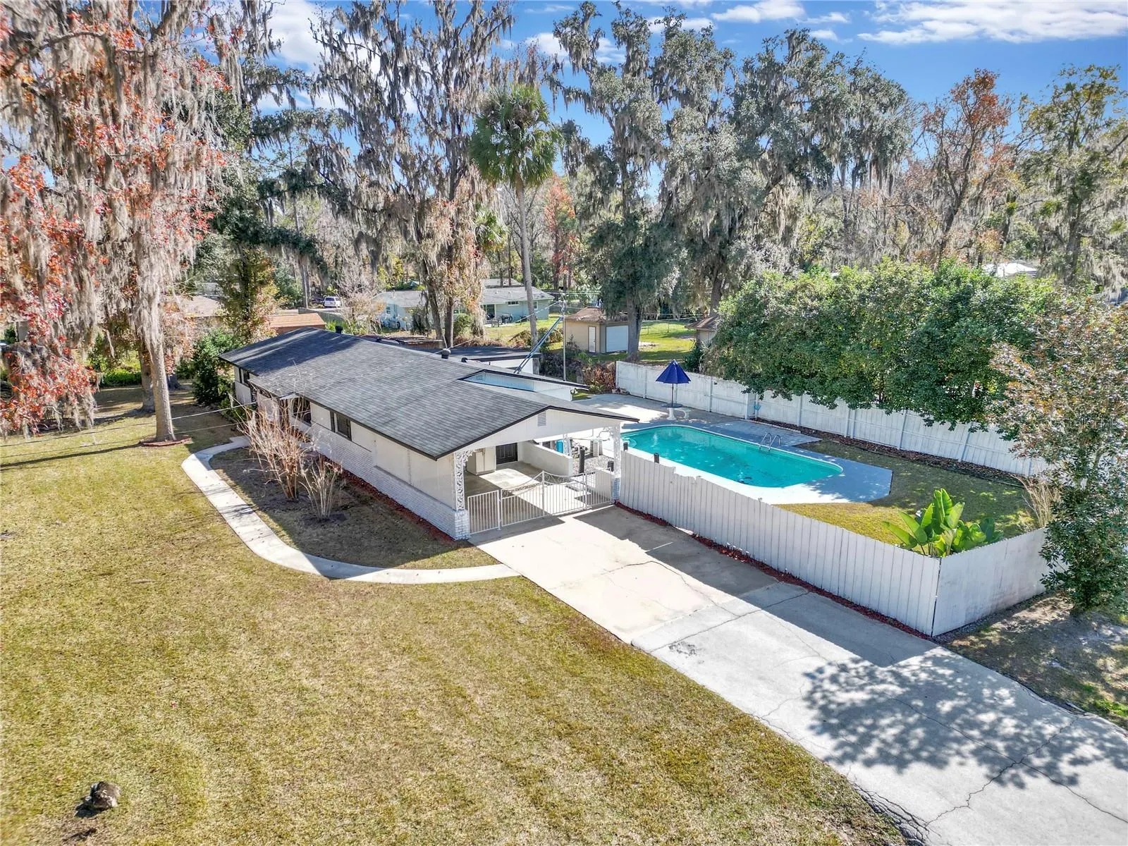 520 SW 38TH ST