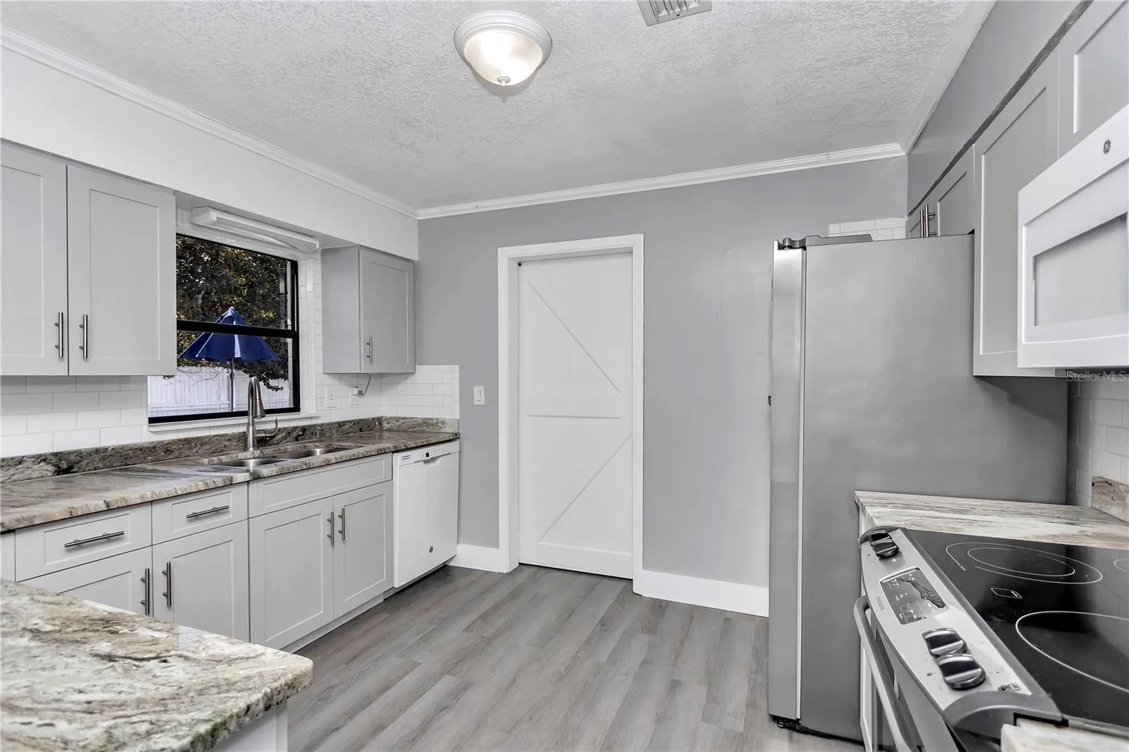 520 SW 38TH ST
