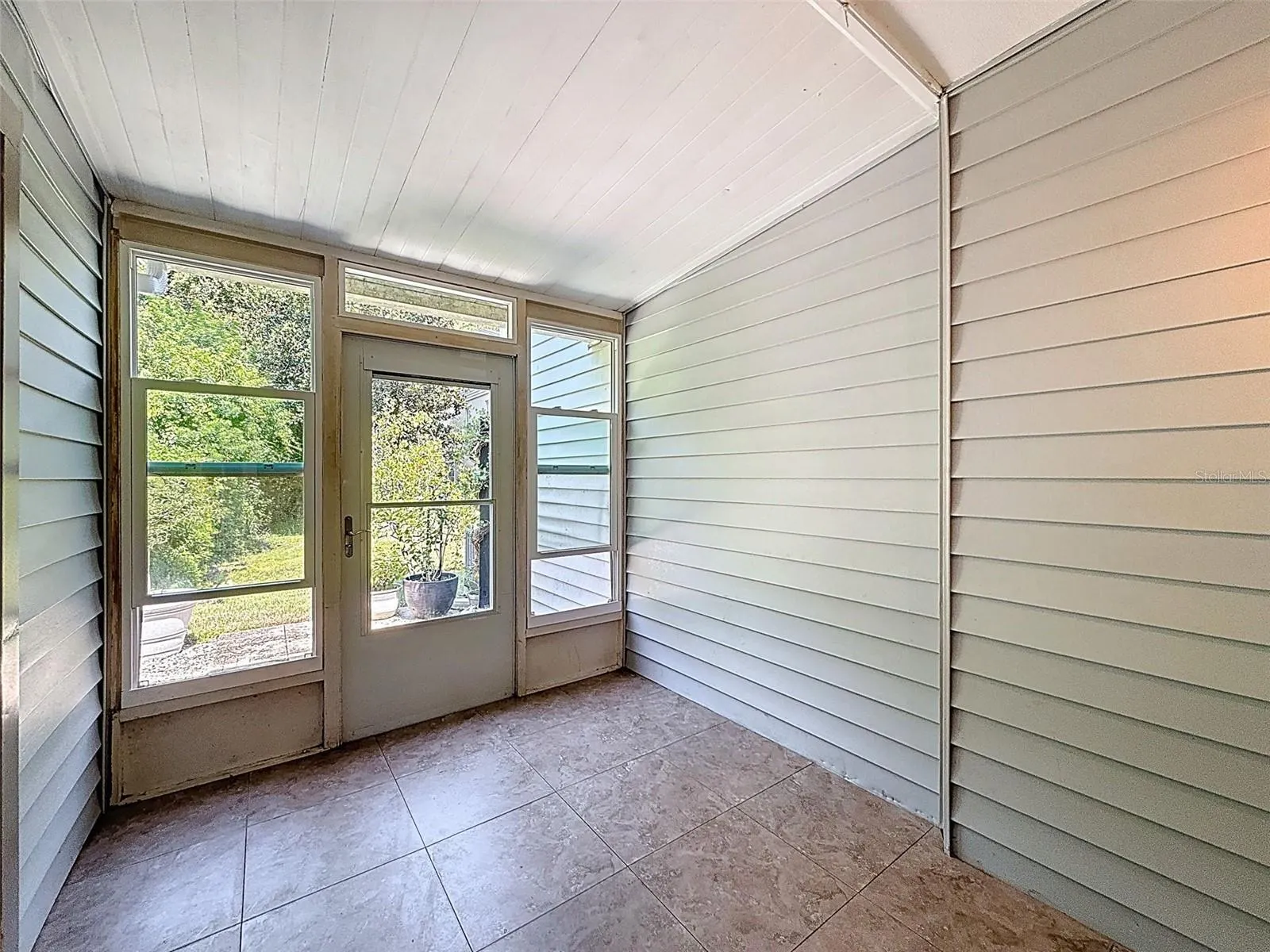 2161 FOX CHASE BLVD