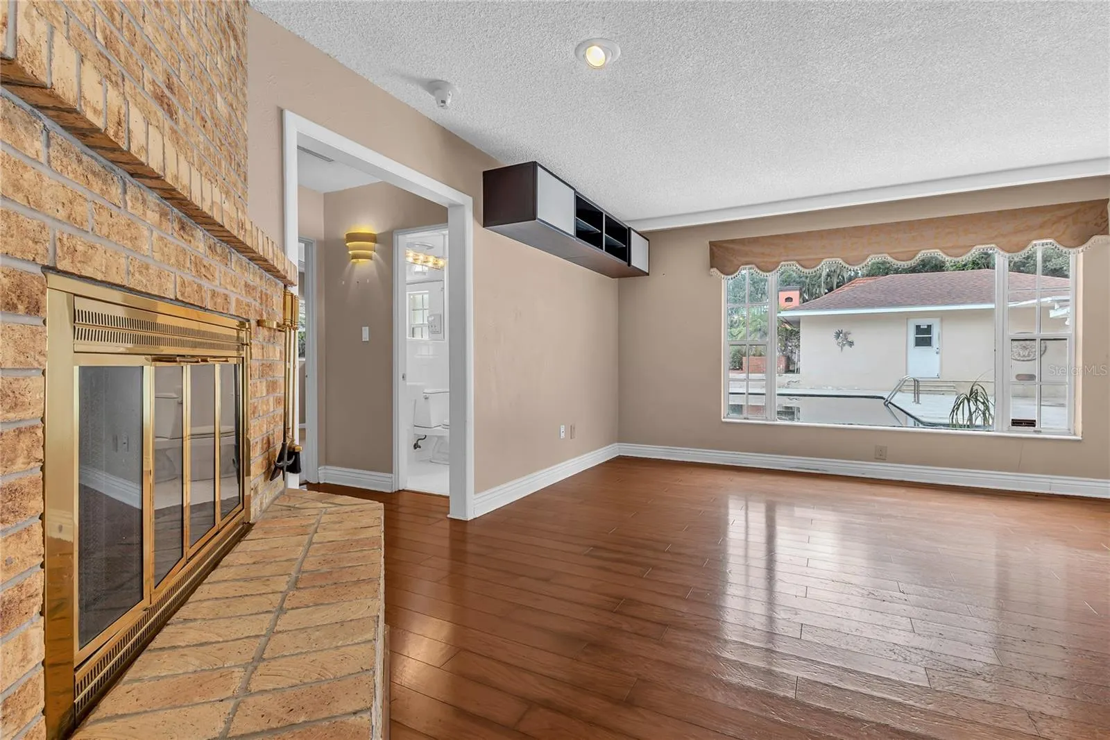 1325 N LAKE OTIS DR